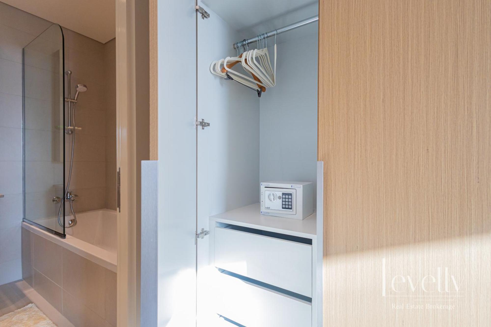 Spacious Modern 2br With Partial Burj Khalifa View Dubai