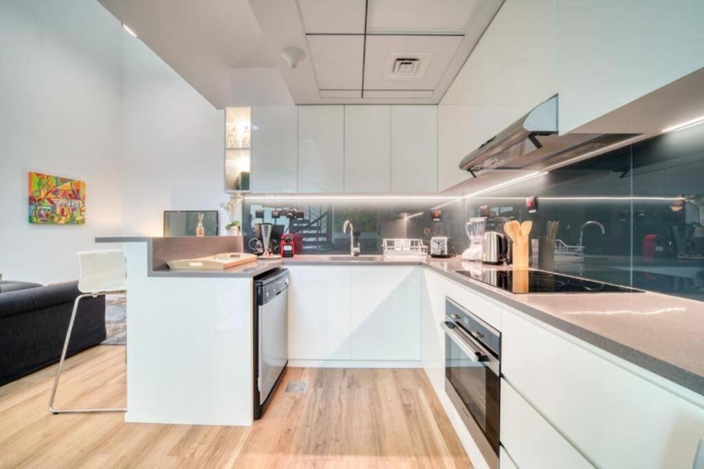 Apartment Stunning 1-bed Duplex - Marina