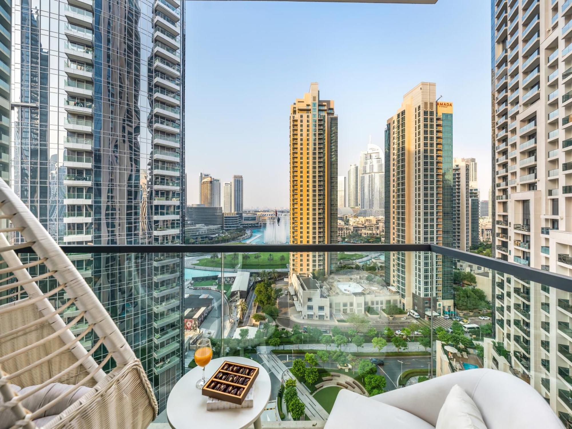 Exquisite 2 Bedroom I Burj Khalifa & Fountain Views I Free Gym, Pool, Parking, Wi-fi And Ps5 I By Skyline Serenity * Dubai