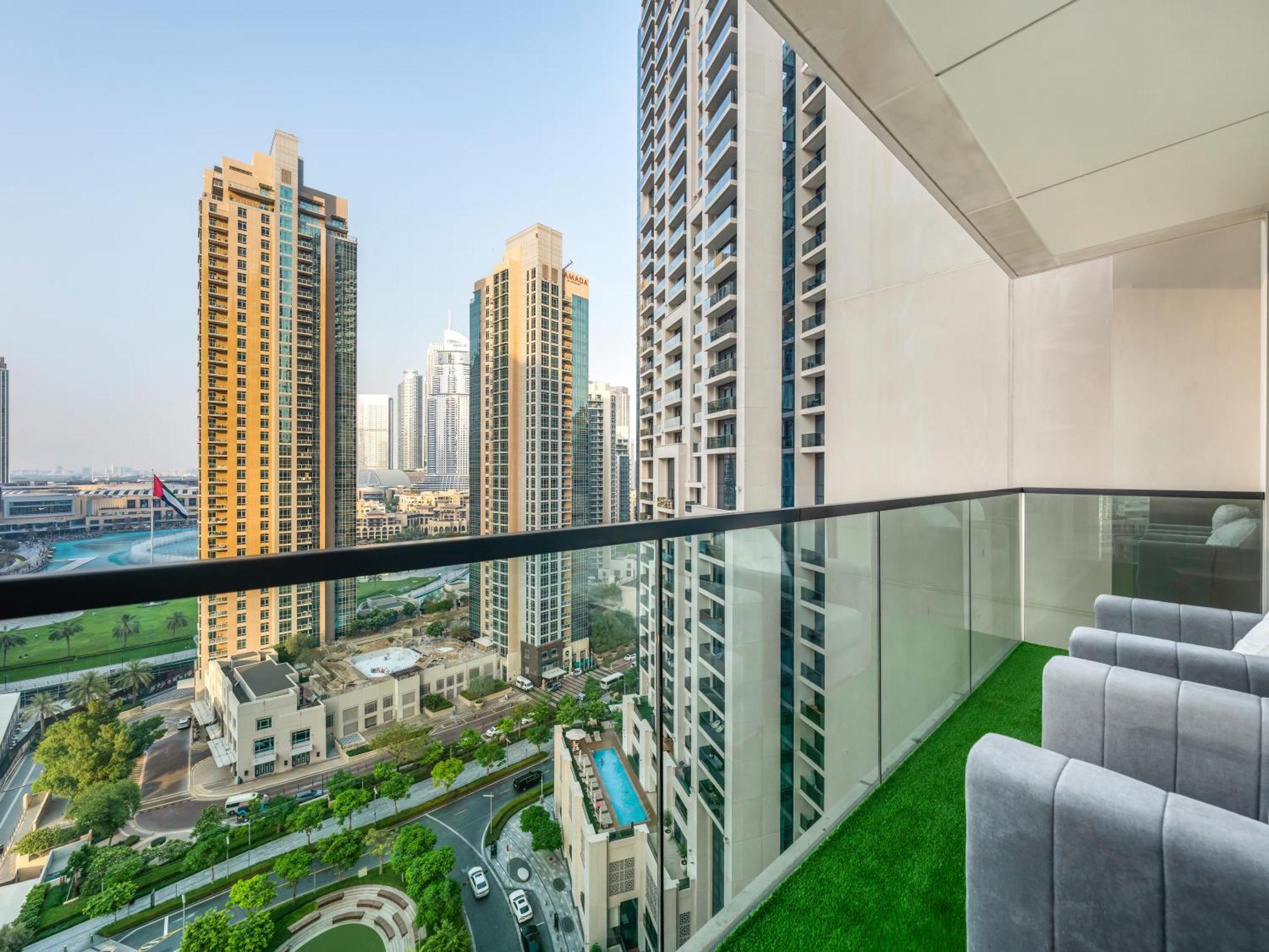 Exquisite 2 Bedroom I Burj Khalifa & Fountain Views I Free Gym, Pool, Parking, Wi-fi And Ps5 I By Skyline Serenity Apartment Dubai