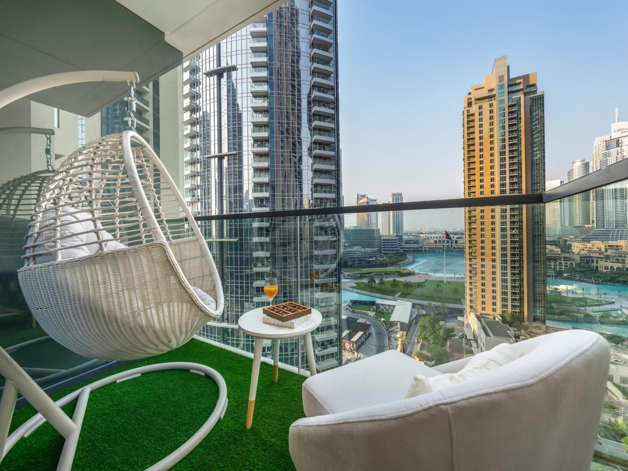 Apartment Exquisite 2 Bedroom I Burj Khalifa & Fountain Views I Free Gym, Pool, Parking, Wi-fi And Ps5 I By Skyline Serenity