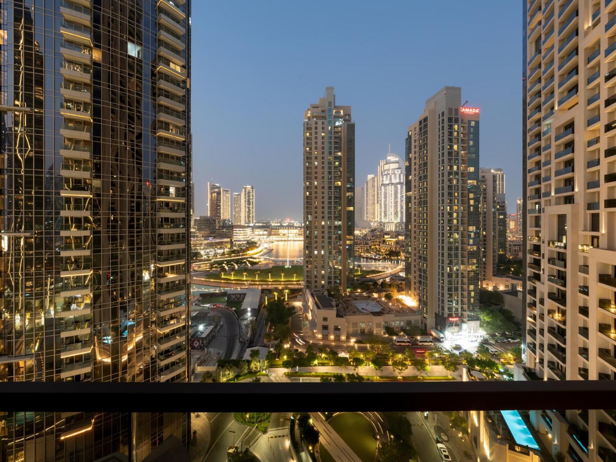 Exquisite 2 Bedroom I Burj Khalifa & Fountain Views I Free Gym, Pool, Parking, Wi-fi And Ps5 I By Skyline Serenity Apartment Dubai