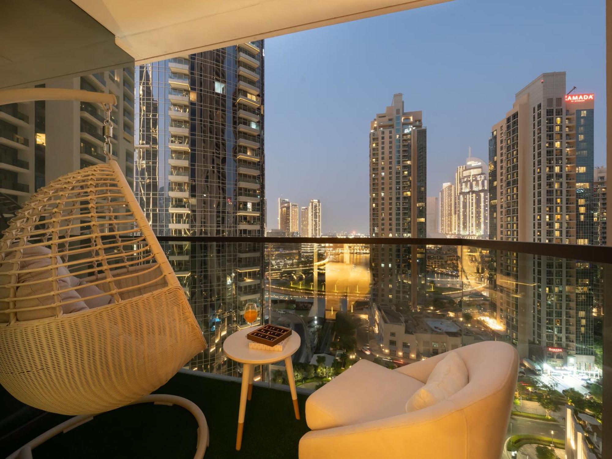 Apartment Exquisite 2 Bedroom I Burj Khalifa & Fountain Views I Free Gym, Pool, Parking, Wi-fi And Ps5 I By Skyline Serenity Dubai