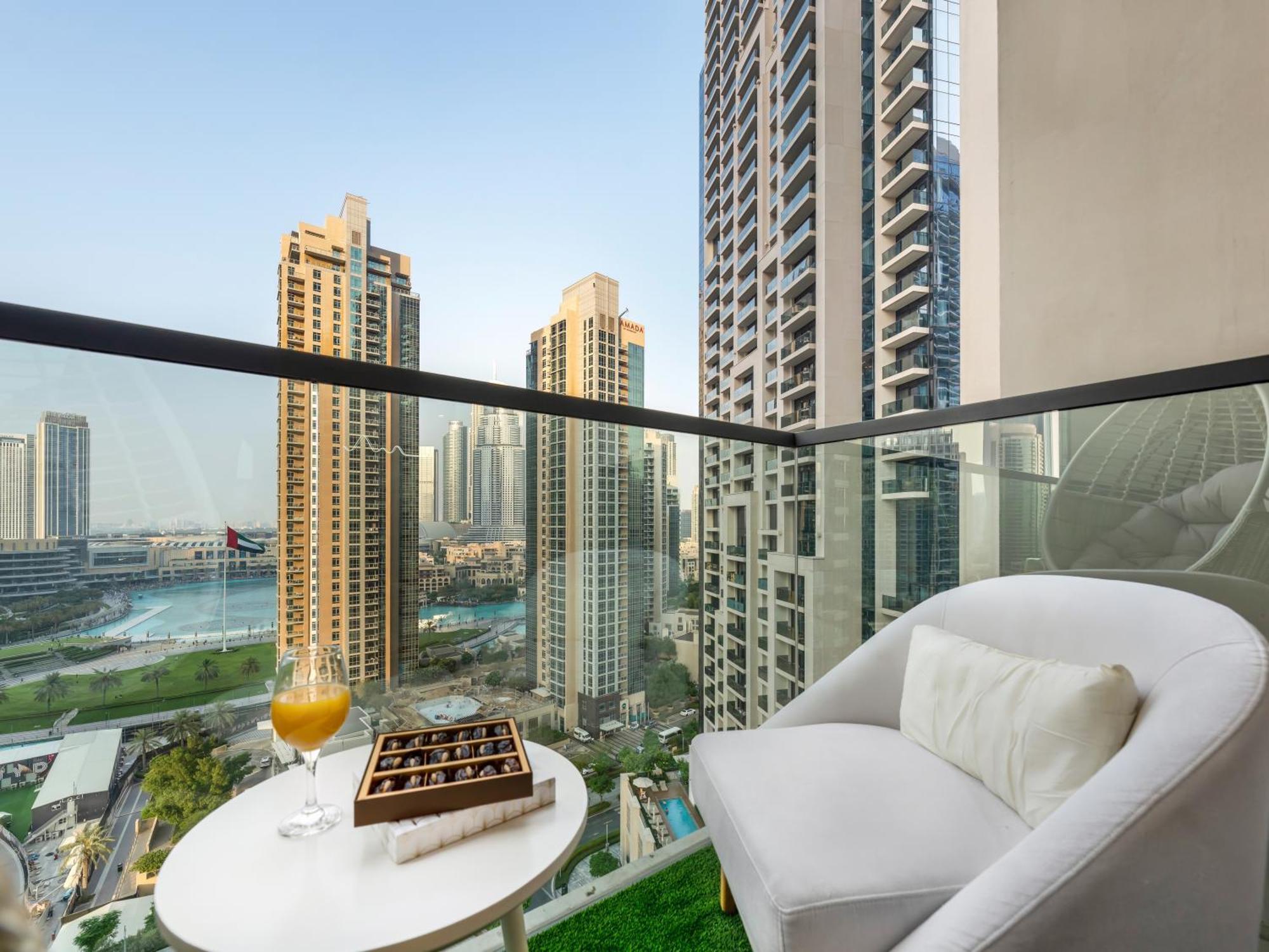 Exquisite 2 Bedroom I Burj Khalifa & Fountain Views I Free Gym, Pool, Parking, Wi-fi And Ps5 I By Skyline Serenity Dubai