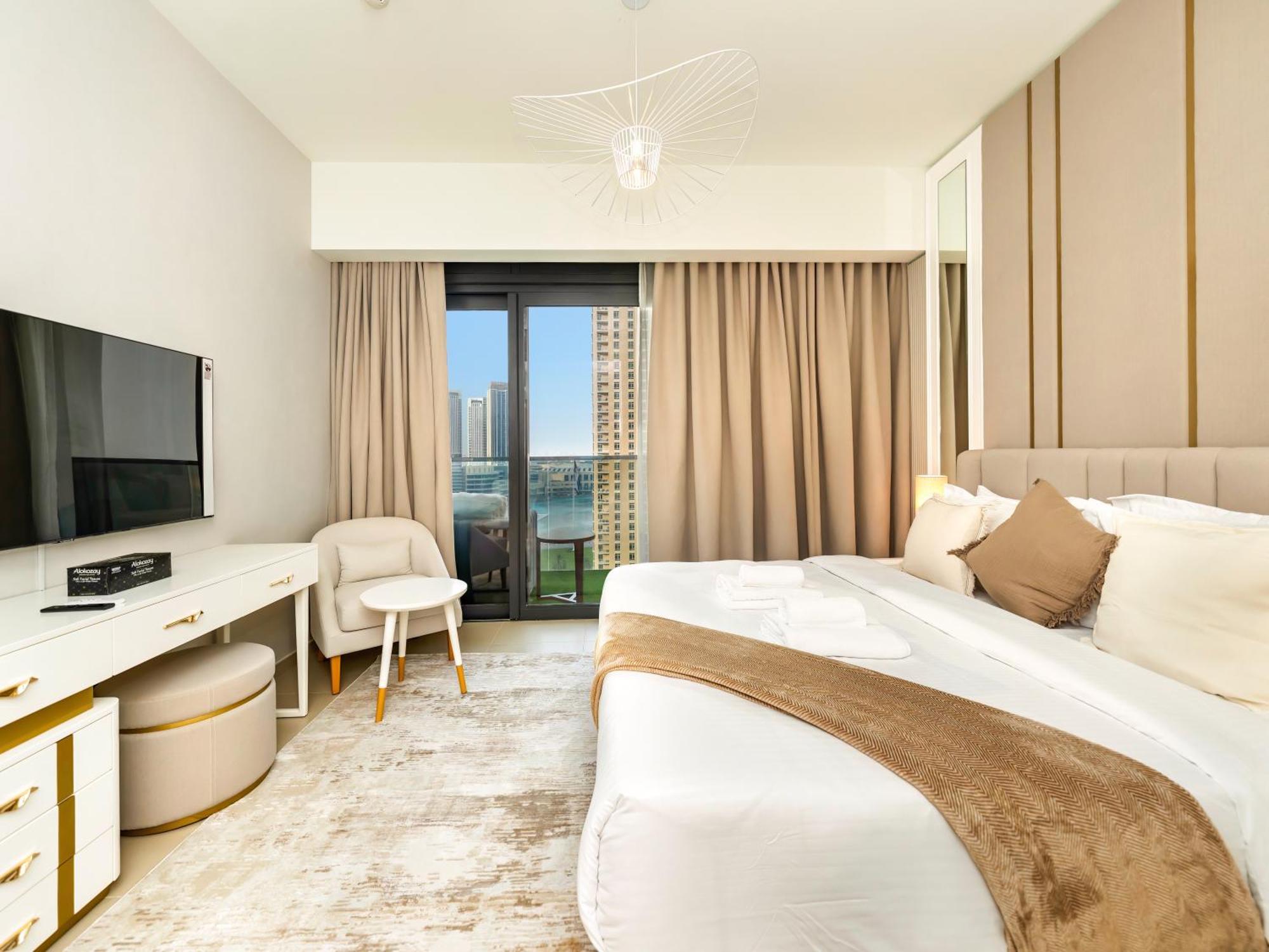 Exquisite 2 Bedroom I Burj Khalifa & Fountain Views I Free Gym, Pool, Parking, Wi-fi And Ps5 I By Skyline Serenity Apartment *