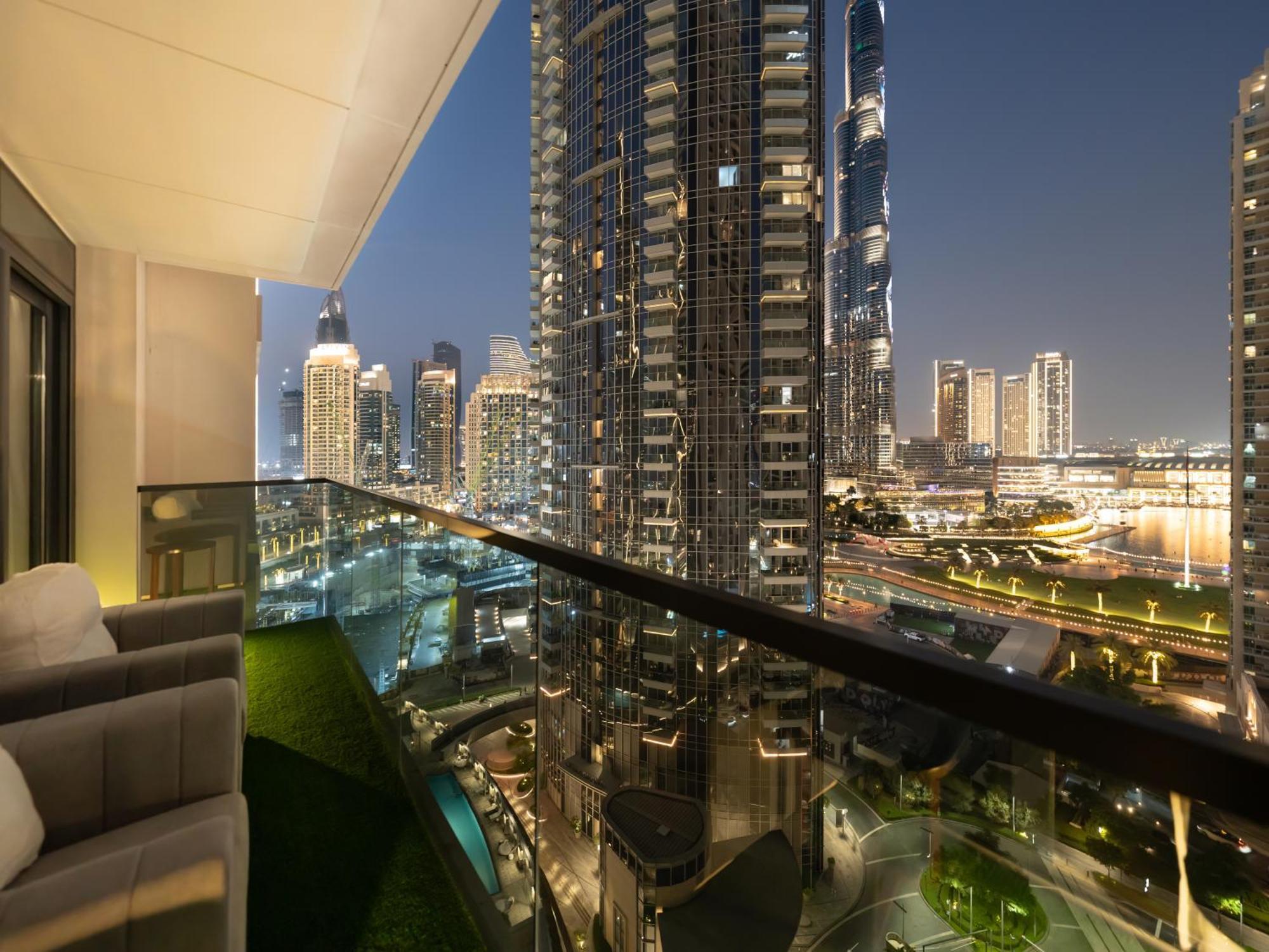 Apartment Exquisite 2 Bedroom I Burj Khalifa & Fountain Views I Free Gym, Pool, Parking, Wi-fi And Ps5 I By Skyline Serenity *