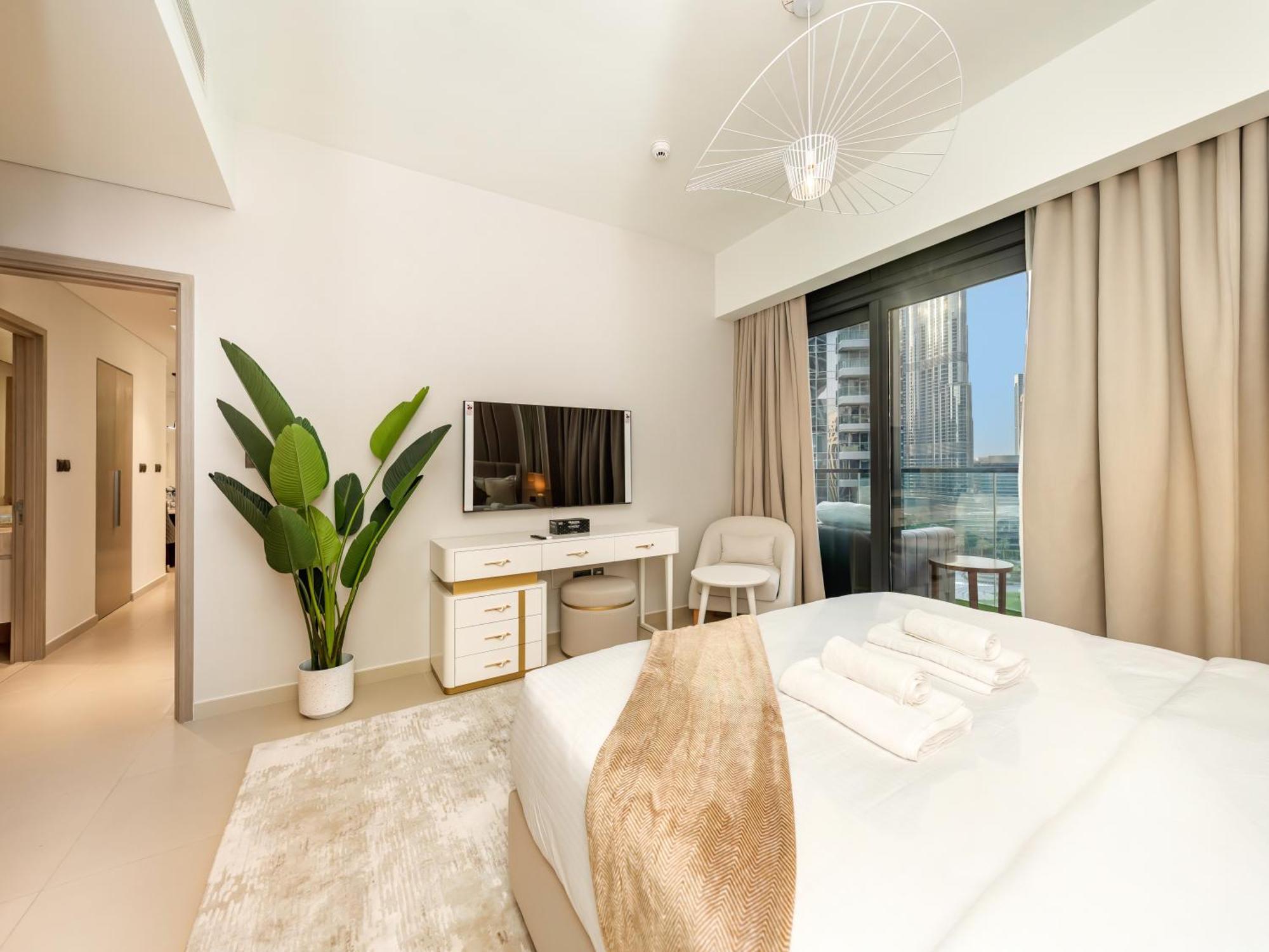 Apartment Exquisite 2 Bedroom I Burj Khalifa & Fountain Views I Free Gym, Pool, Parking, Wi-fi And Ps5 I By Skyline Serenity *