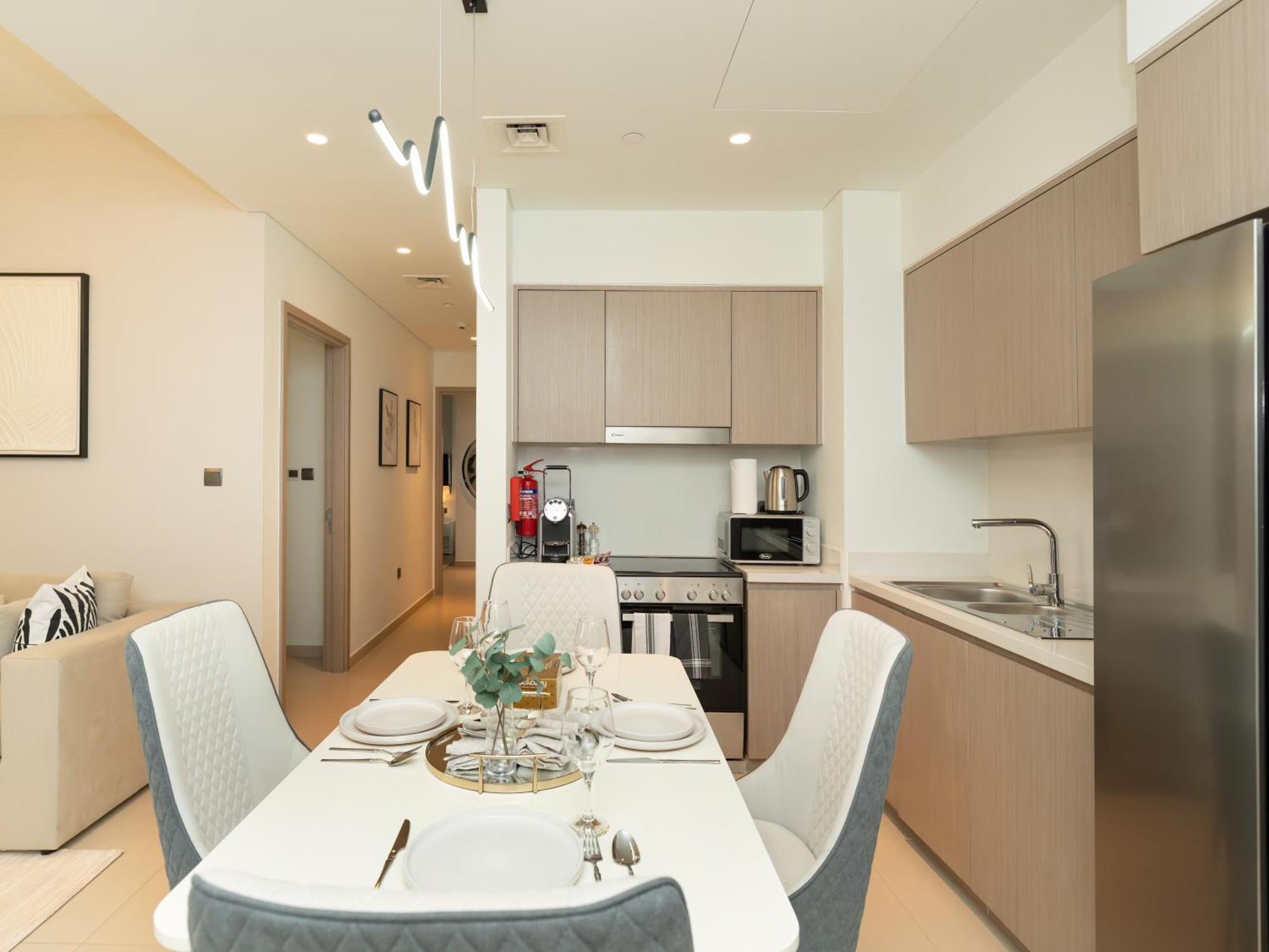Exquisite 2 Bedroom I Burj Khalifa & Fountain Views I Free Gym, Pool, Parking, Wi-fi And Ps5 I By Skyline Serenity Apartment *