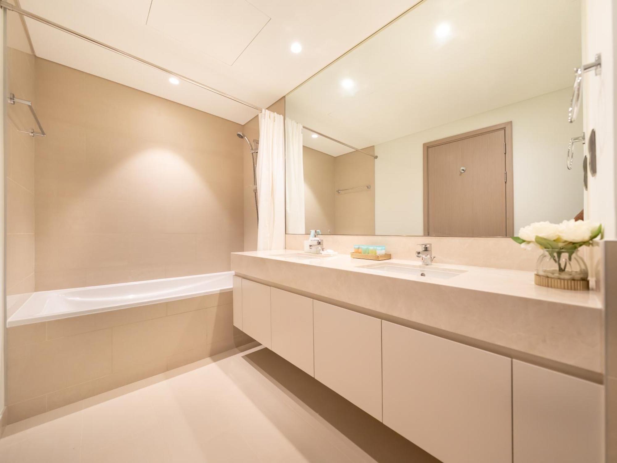 Exquisite 2 Bedroom I Burj Khalifa & Fountain Views I Free Gym, Pool, Parking, Wi-fi And Ps5 I By Skyline Serenity Dubai