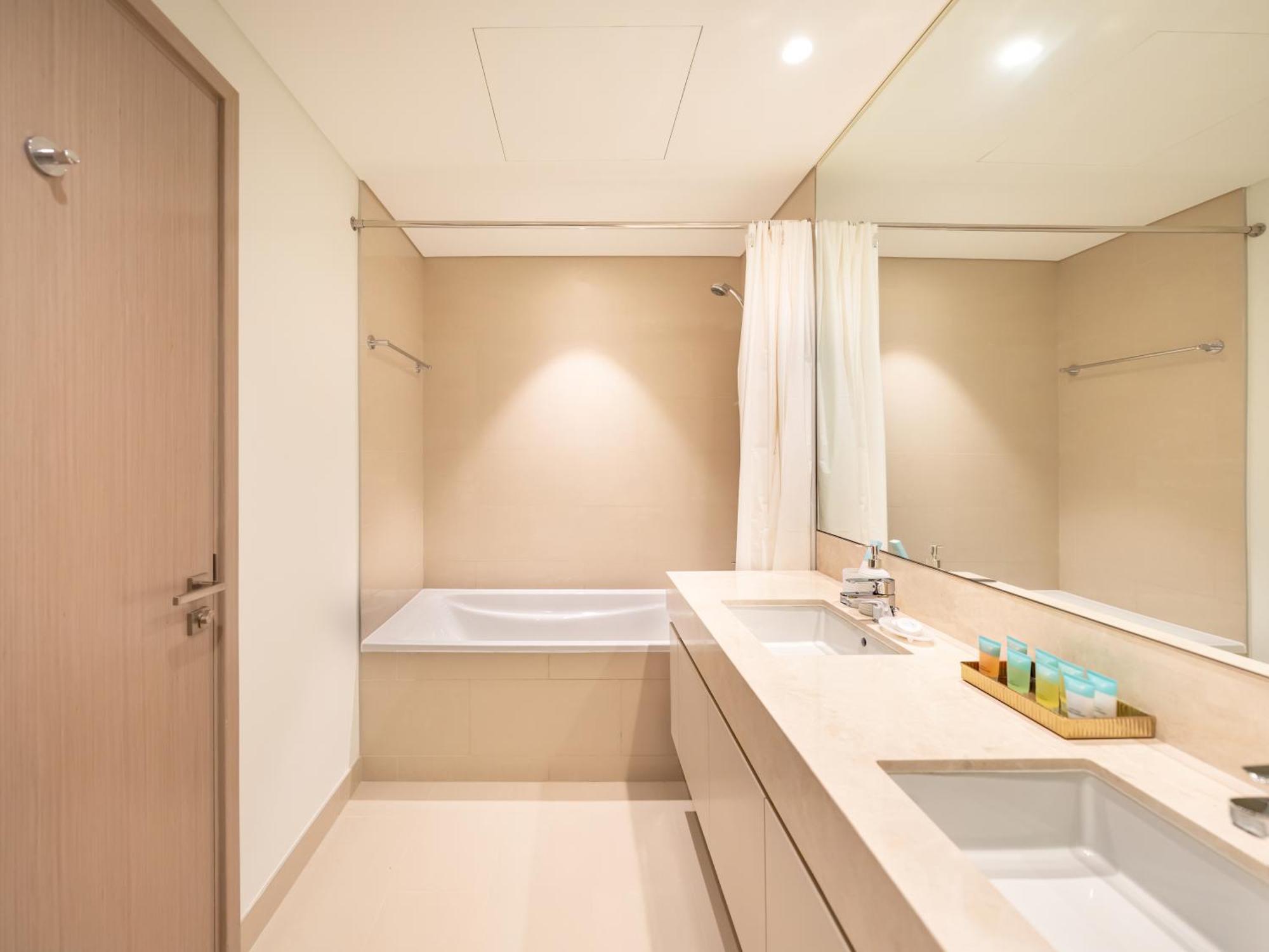 Exquisite 2 Bedroom I Burj Khalifa & Fountain Views I Free Gym, Pool, Parking, Wi-fi And Ps5 I By Skyline Serenity Apartment Dubai