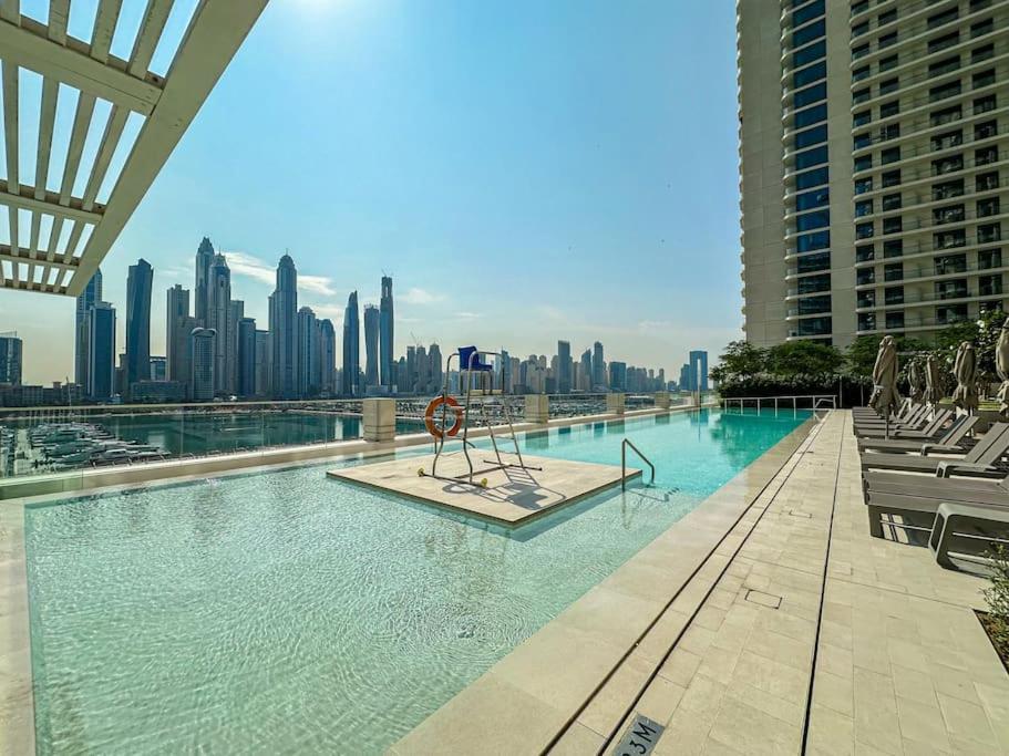 Apartment Higuests - Marina Retreat, Luxurious 3br Steps From The *