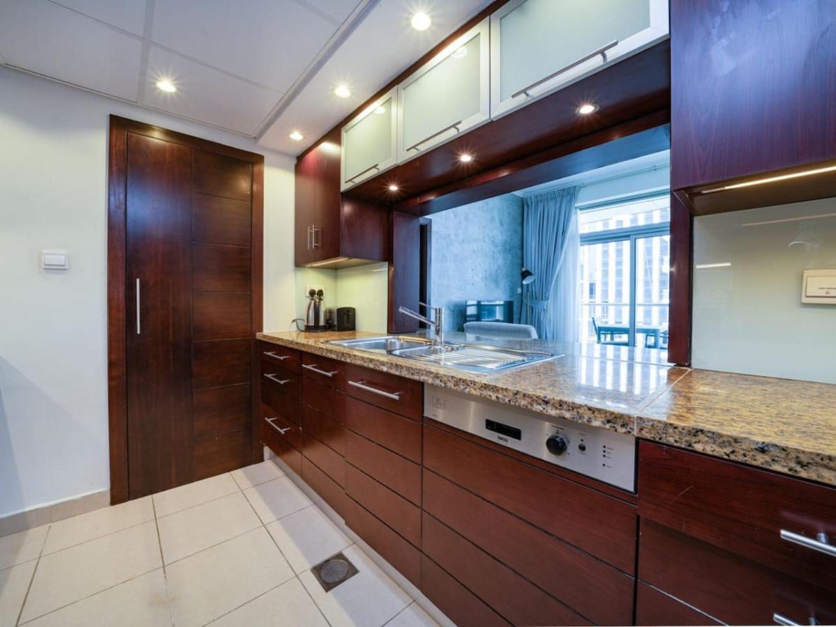 Downtown 1 Bed With A Pool Side Burj Khalifa View Apartment *