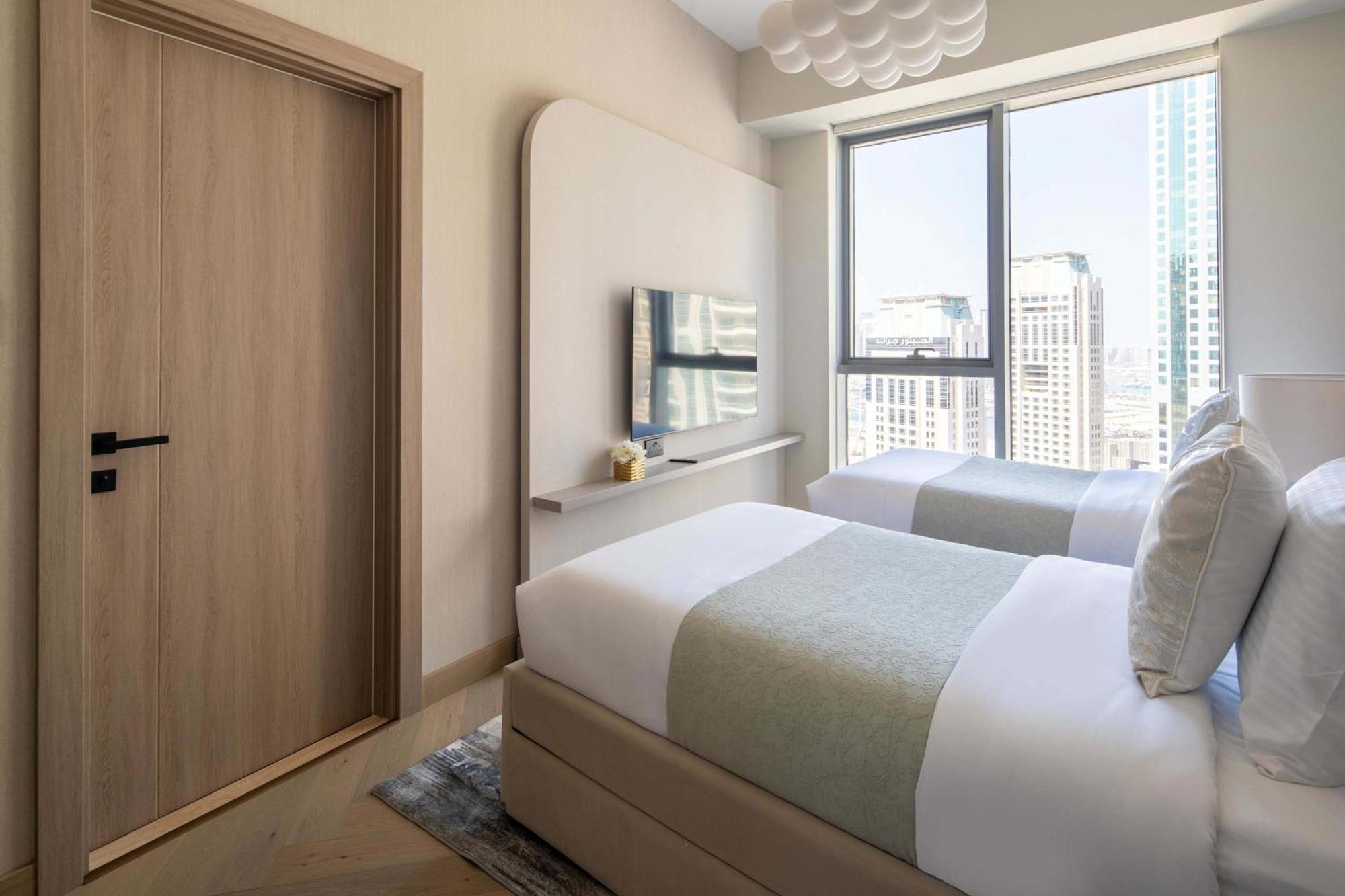Frank Porter - Trident Grand Apartment Dubai