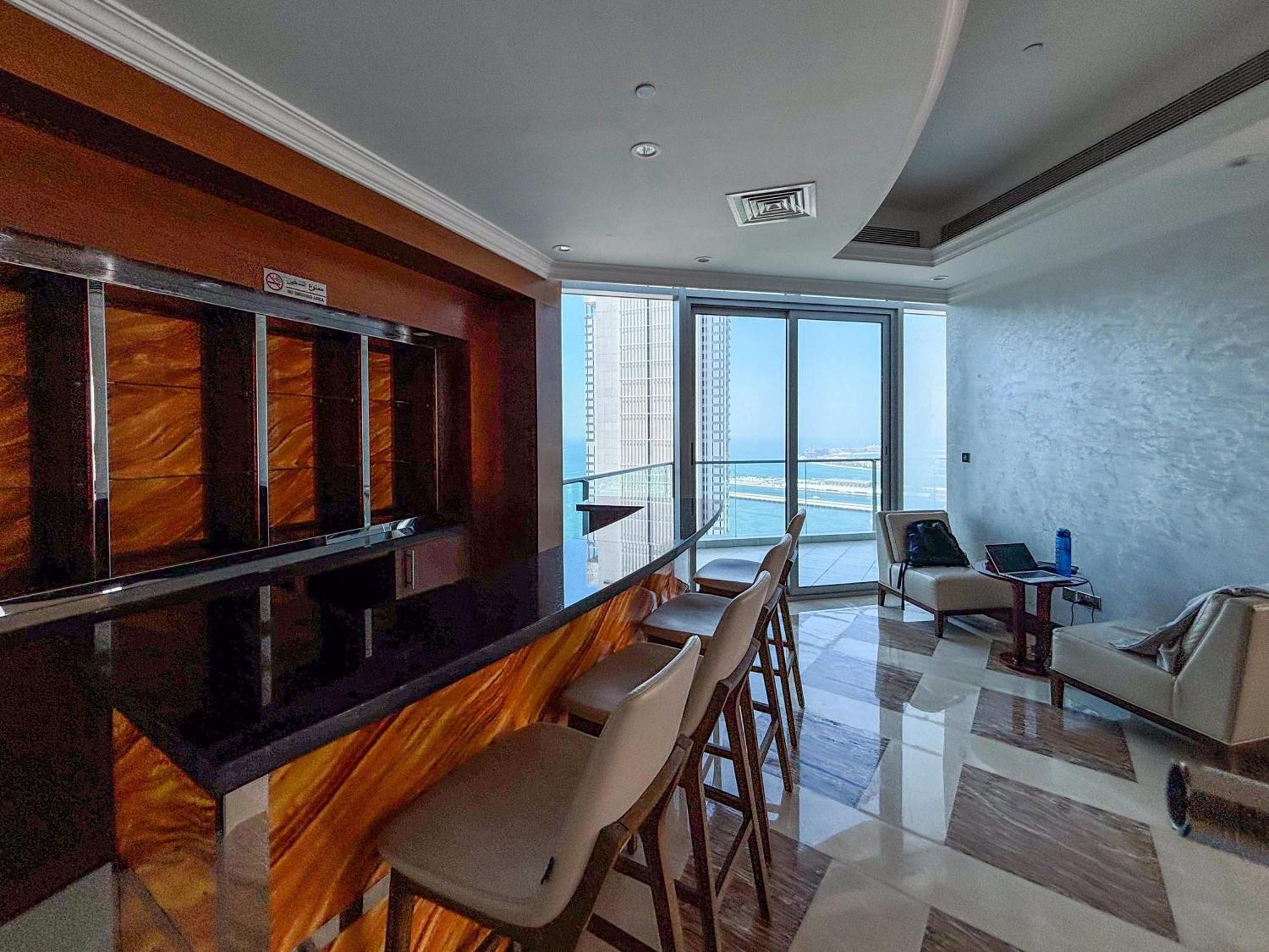 Frank Porter - Trident Grand Apartment Dubai