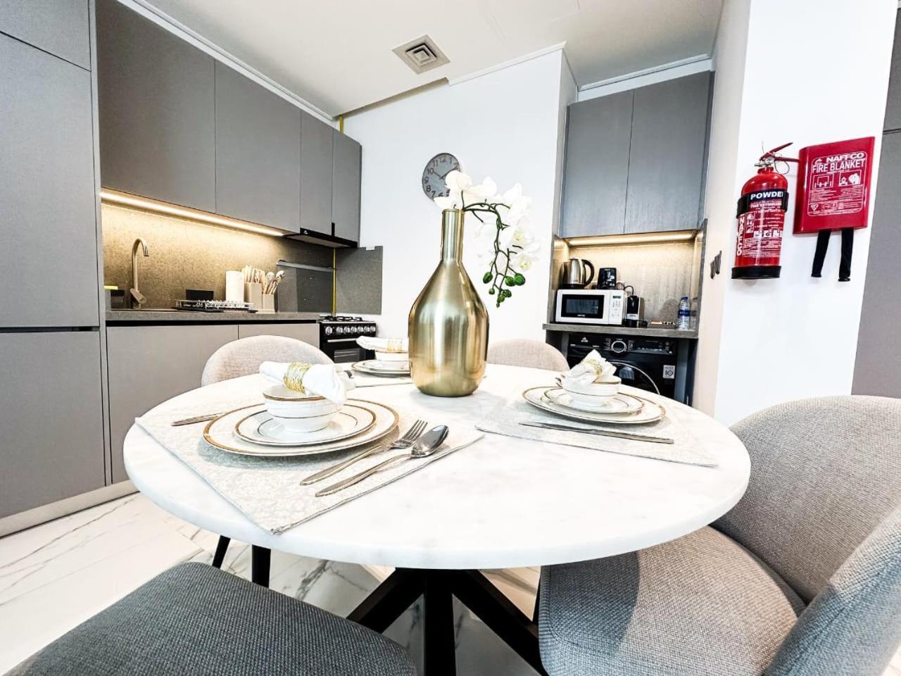 Upgraded 1bdr In Mag 930 , Al Merkadh Apartment *