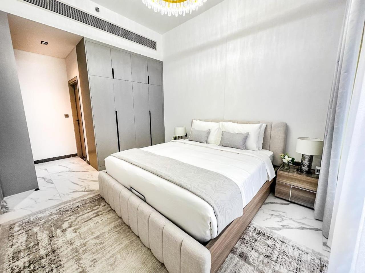 Apartment Upgraded 1bdr In Mag 930 , Al Merkadh