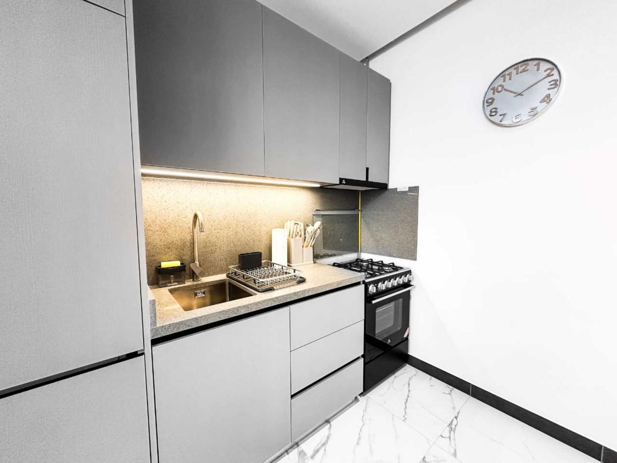 Apartment Upgraded 1bdr In Mag 930 , Al Merkadh *