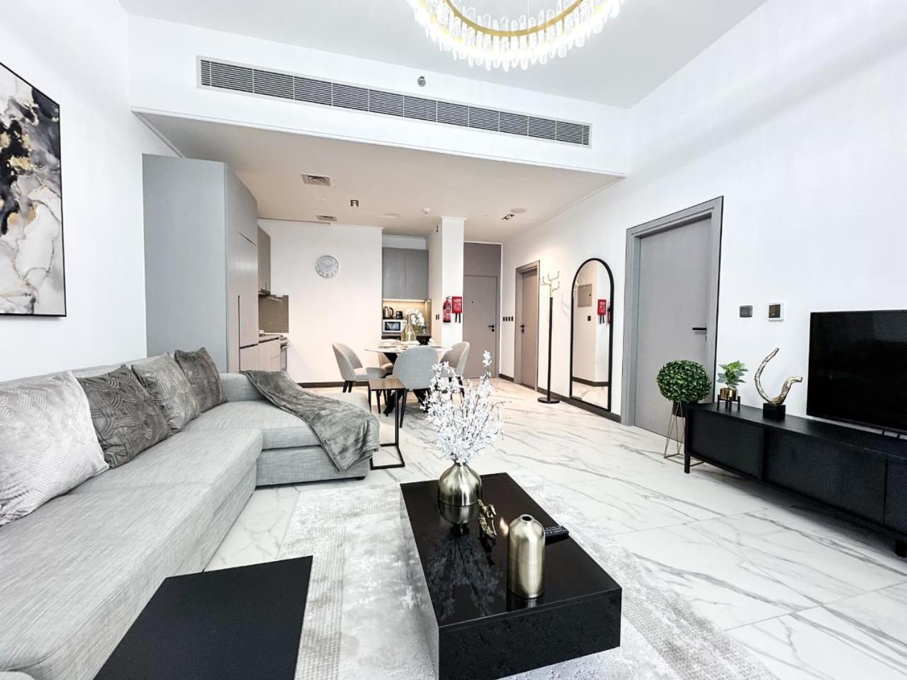 Apartment Upgraded 1bdr In Mag 930 , Al Merkadh Dubai