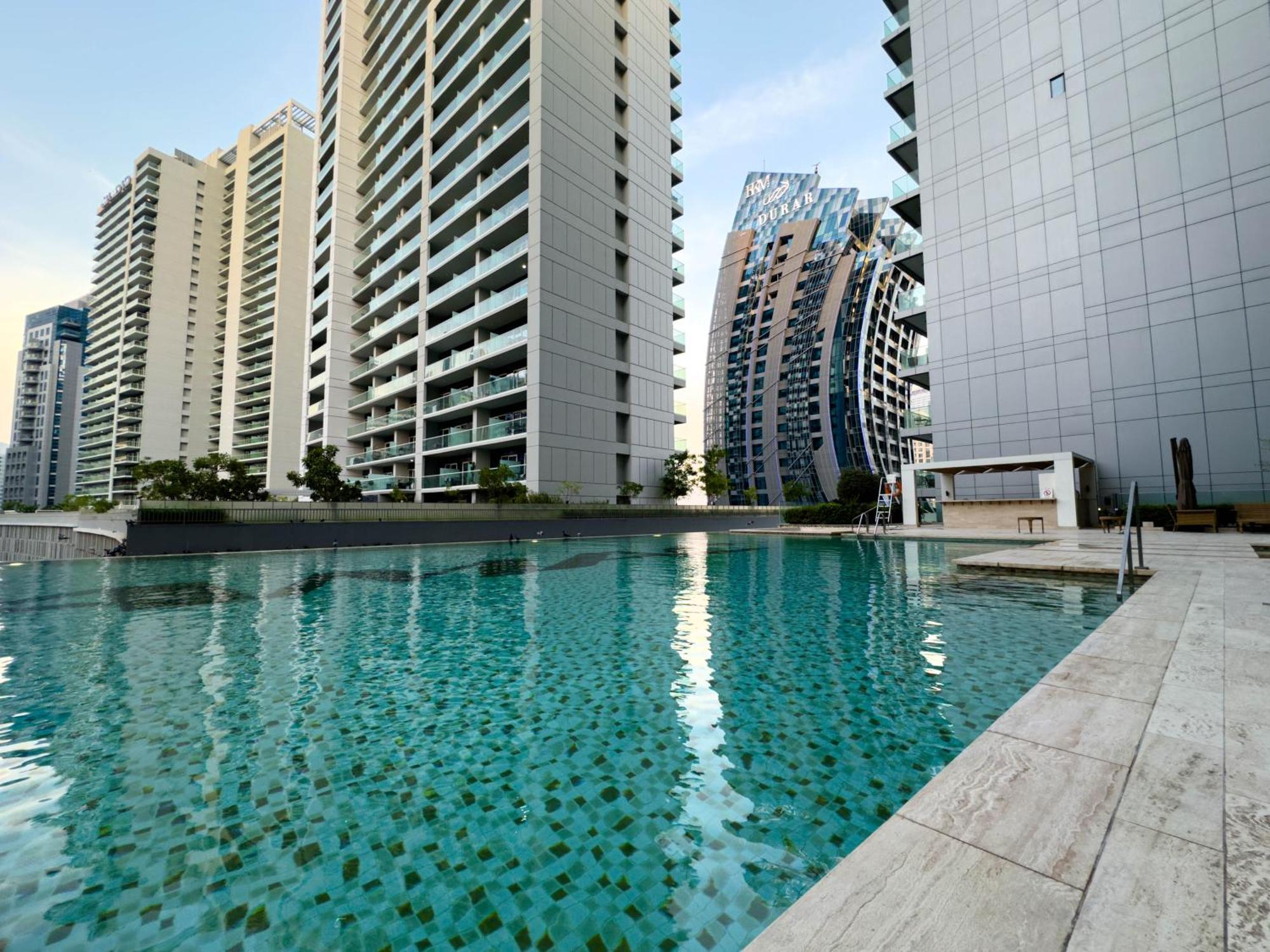 Apartment Naseem - Cozy With & Pool Views In Business Bay *