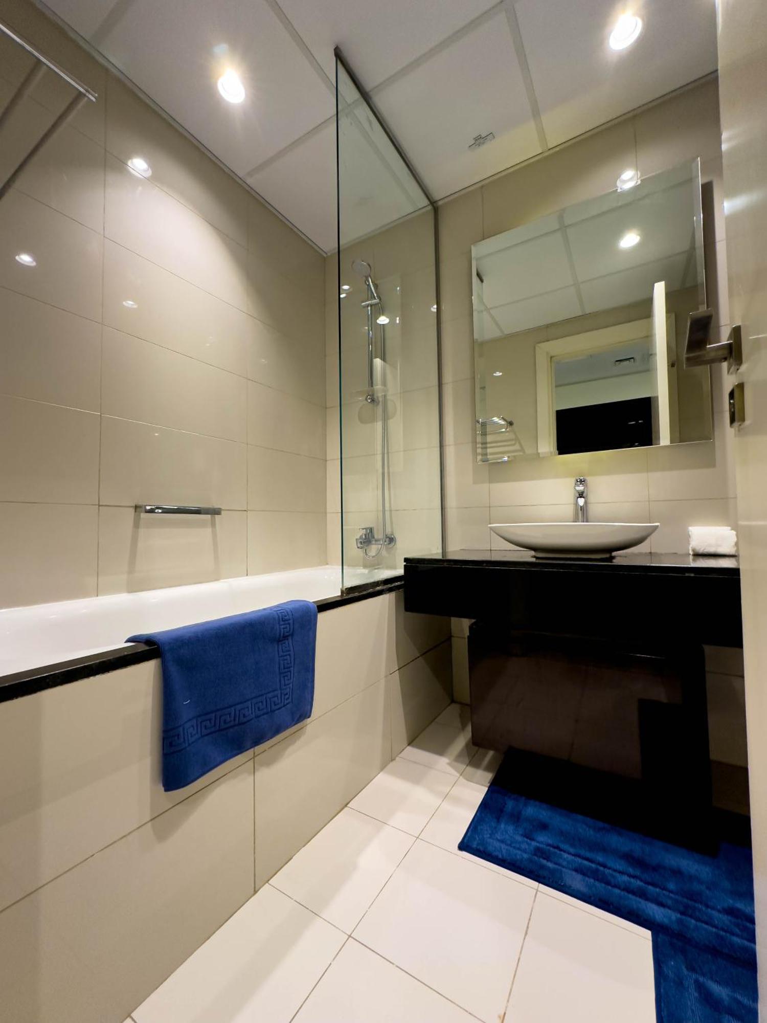 Naseem - Cozy With & Pool Views In Business Bay Dubai