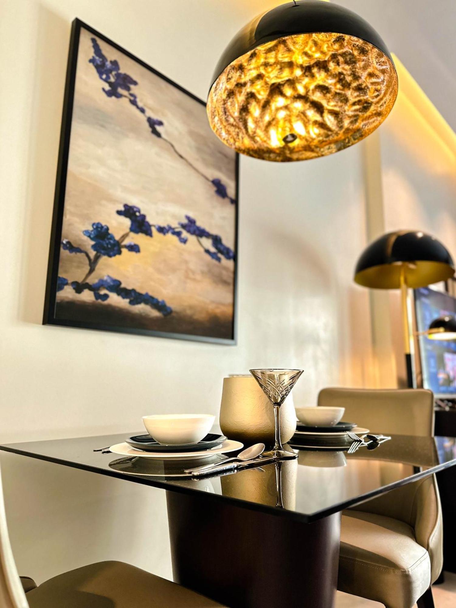 Apartment Naseem - Cozy With & Pool Views In Business Bay Dubai
