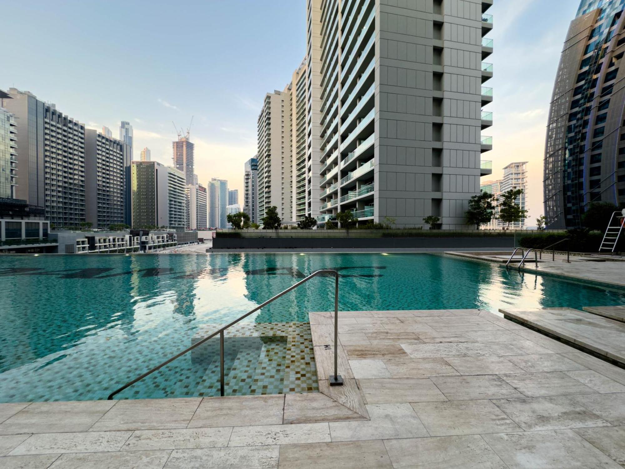 Naseem - Cozy With & Pool Views In Business Bay * Dubai