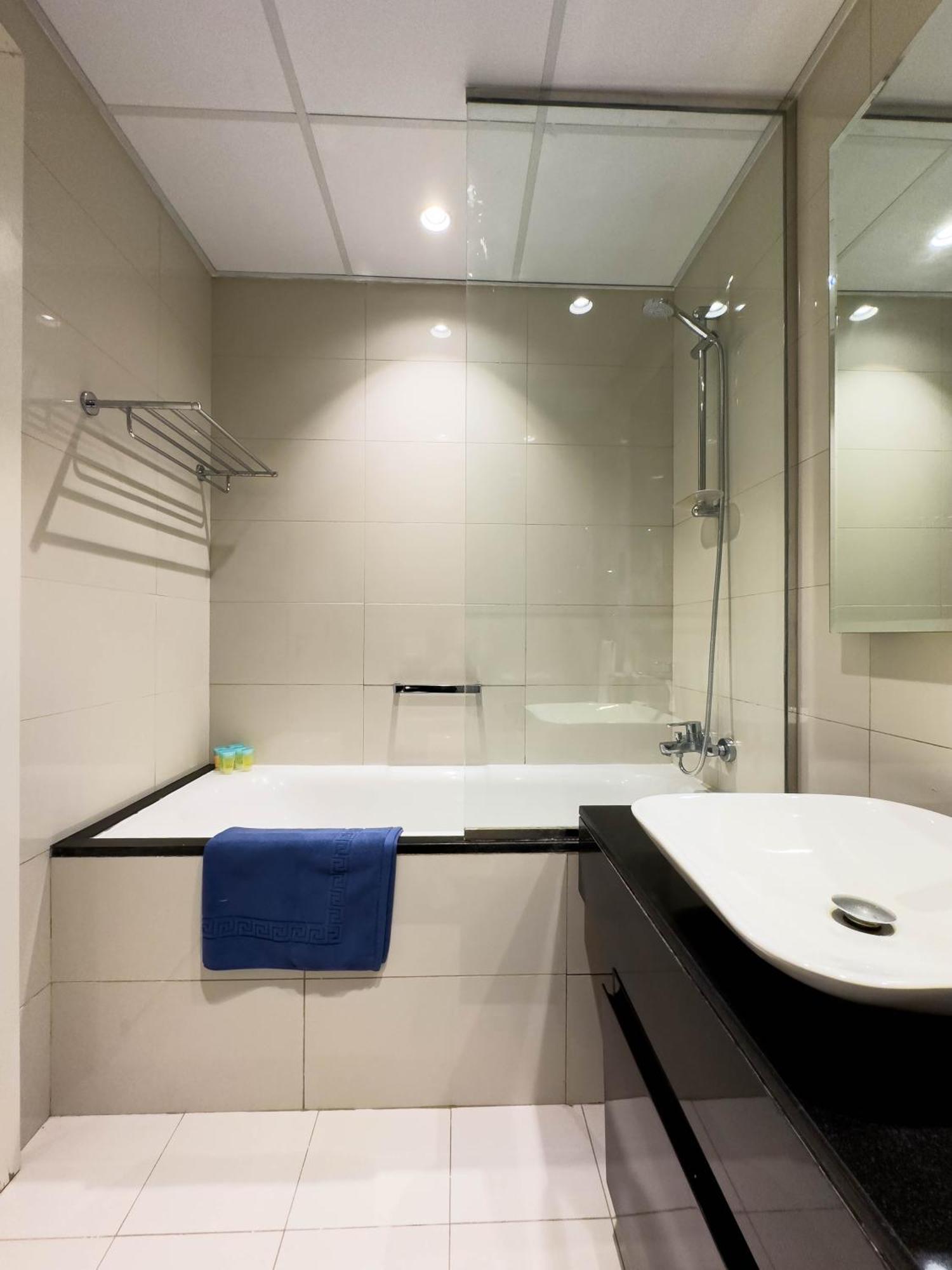 Naseem - Cozy With & Pool Views In Business Bay