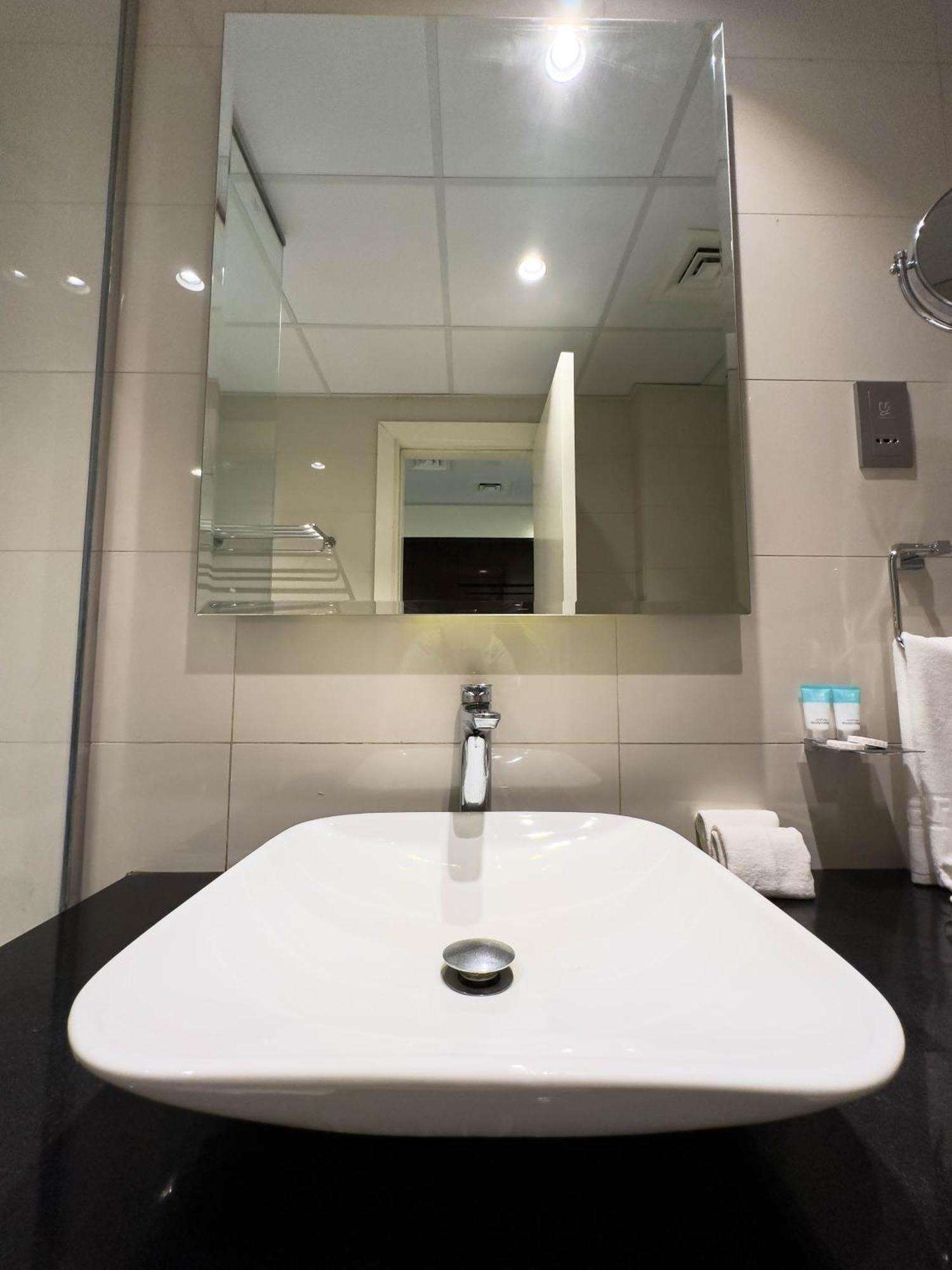 Naseem - Cozy With & Pool Views In Business Bay * Dubai