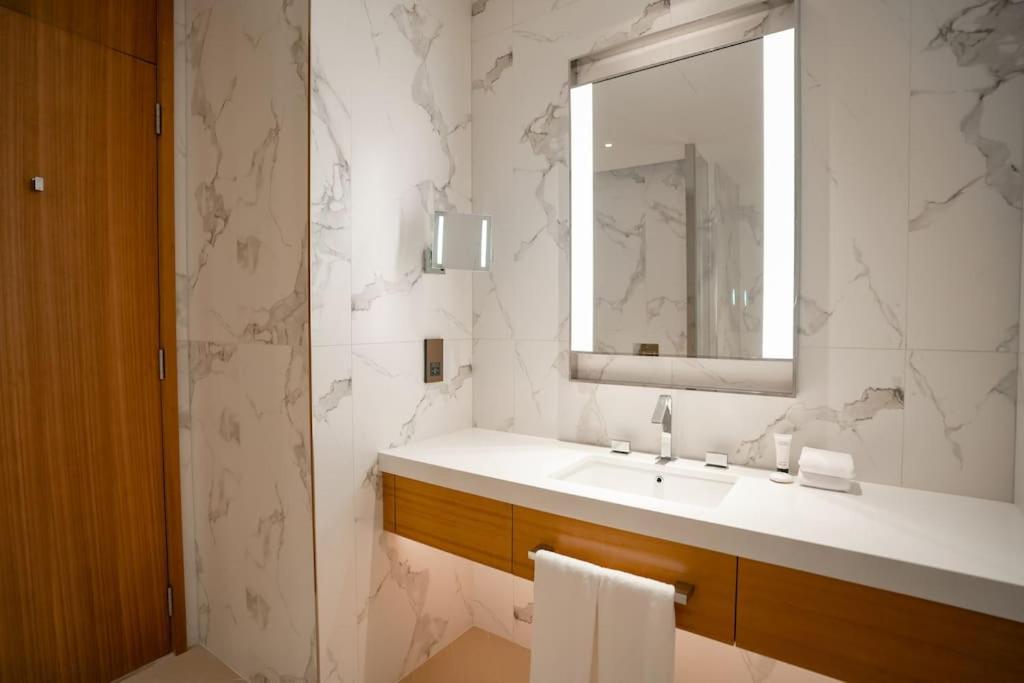 Address Opera 2br 54th Floor *