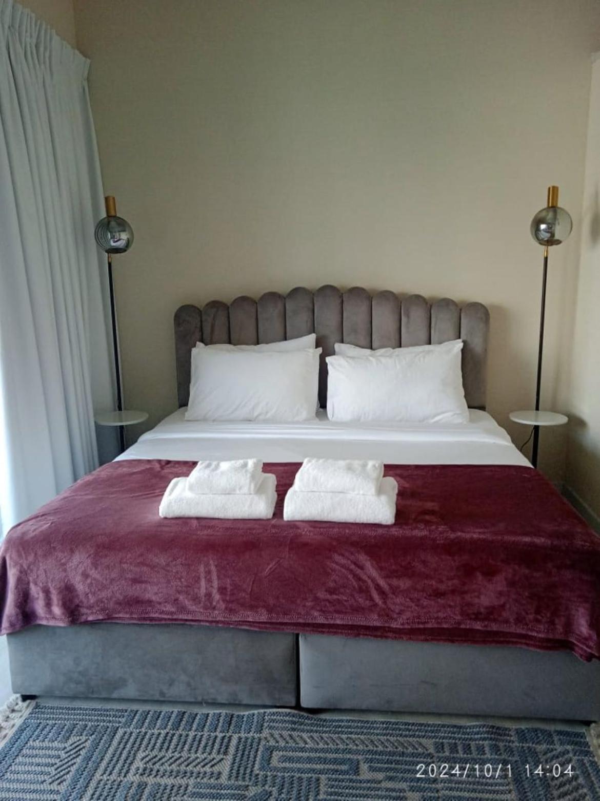 Renovated Cozy One Bed D2-1007 * Dubai