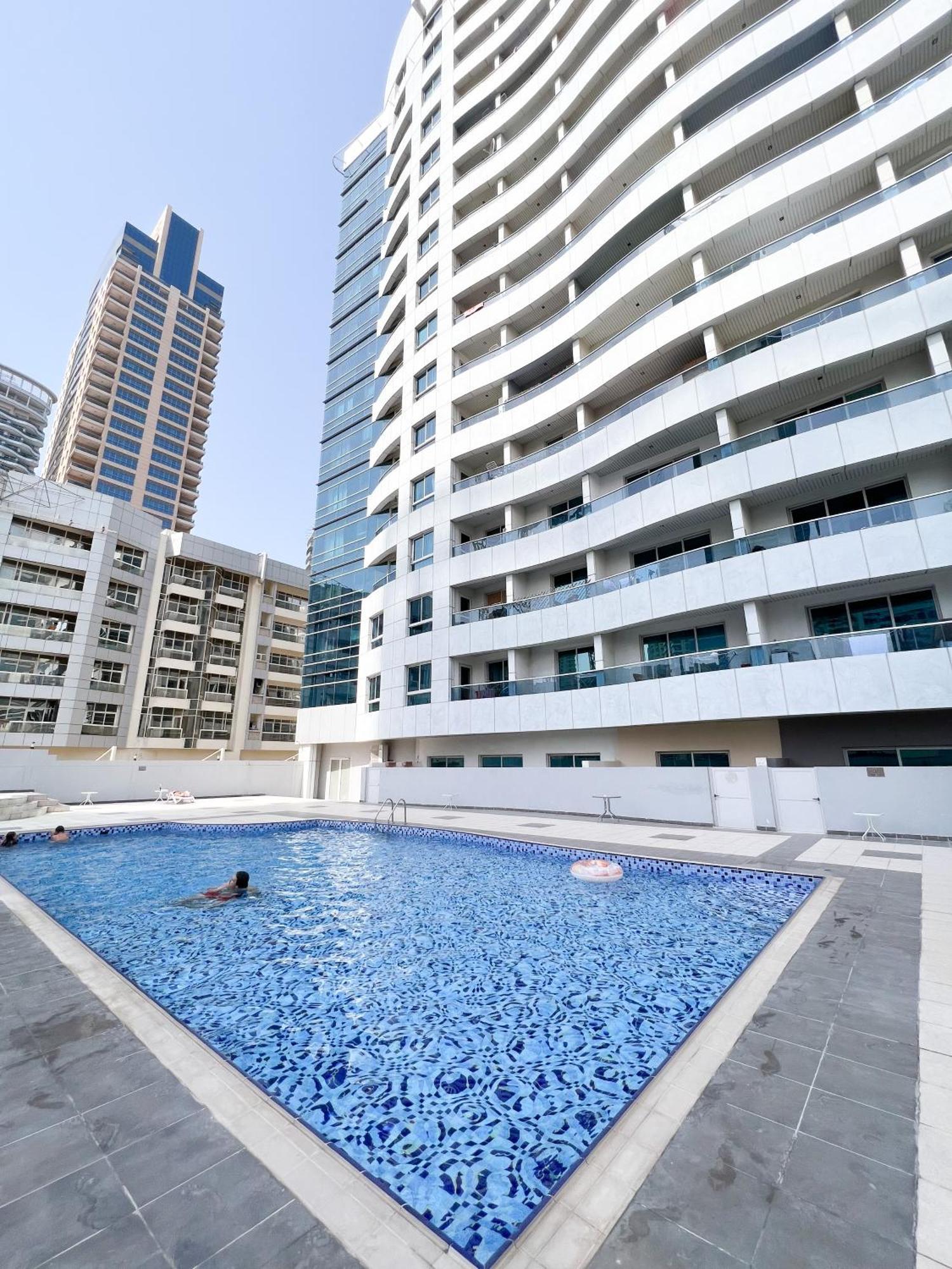 Renovated Cozy One Bed D2-1007 * Dubai