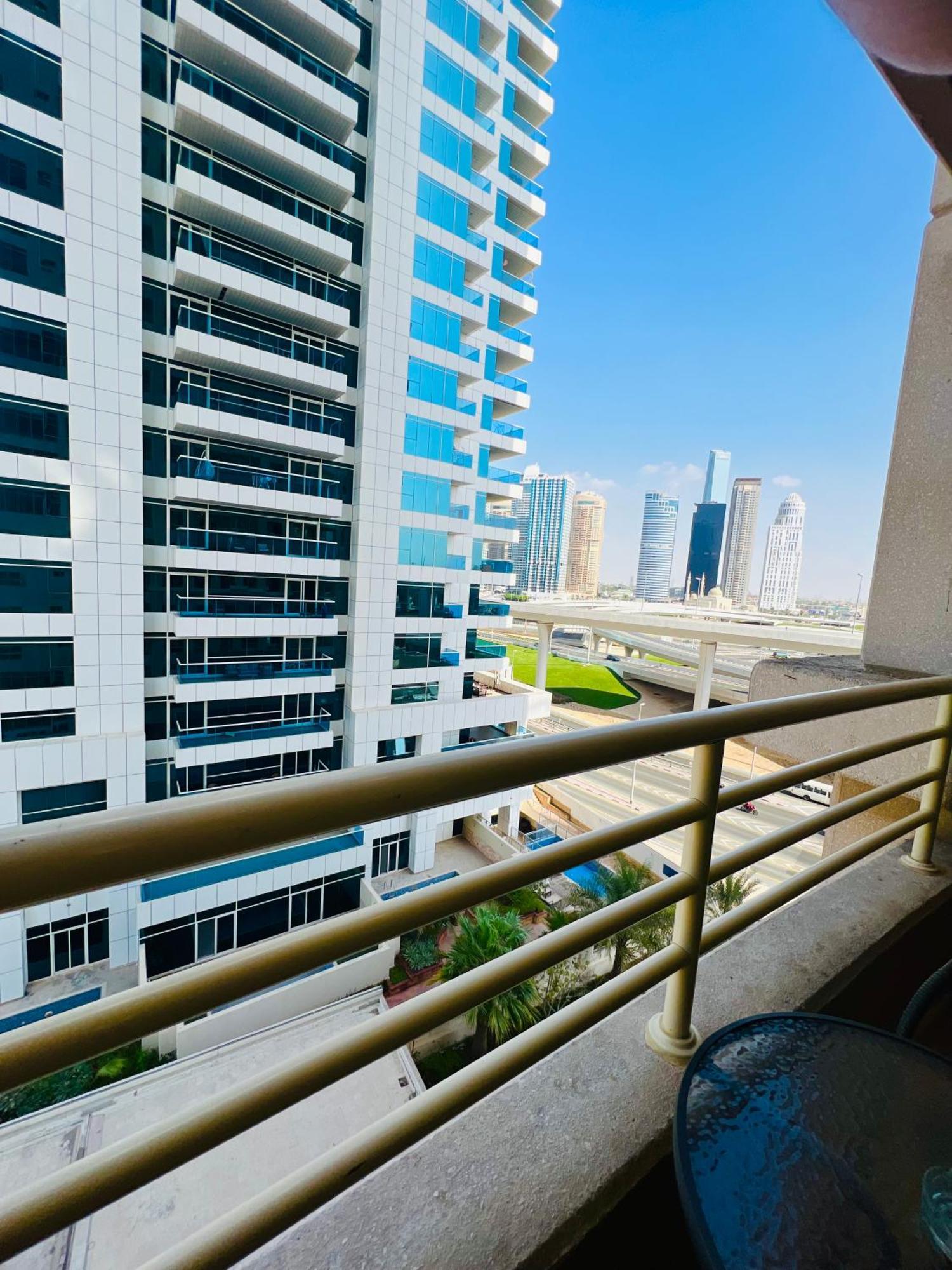 Marina, And Metro Apartment