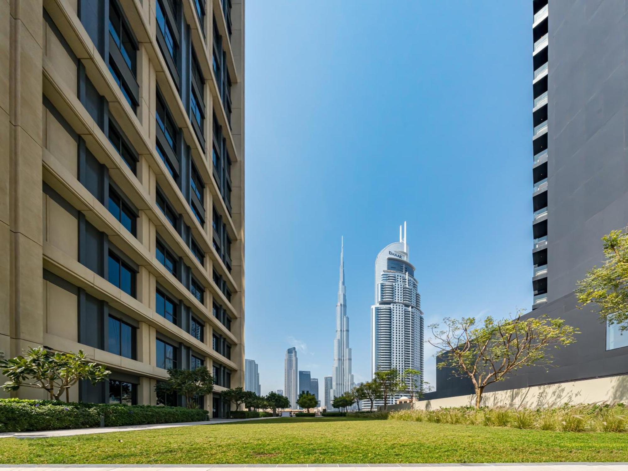 Al-fannan At Burj Royale - Best Downtown City View - Brand New Luxury 1 Bedroom * Dubai