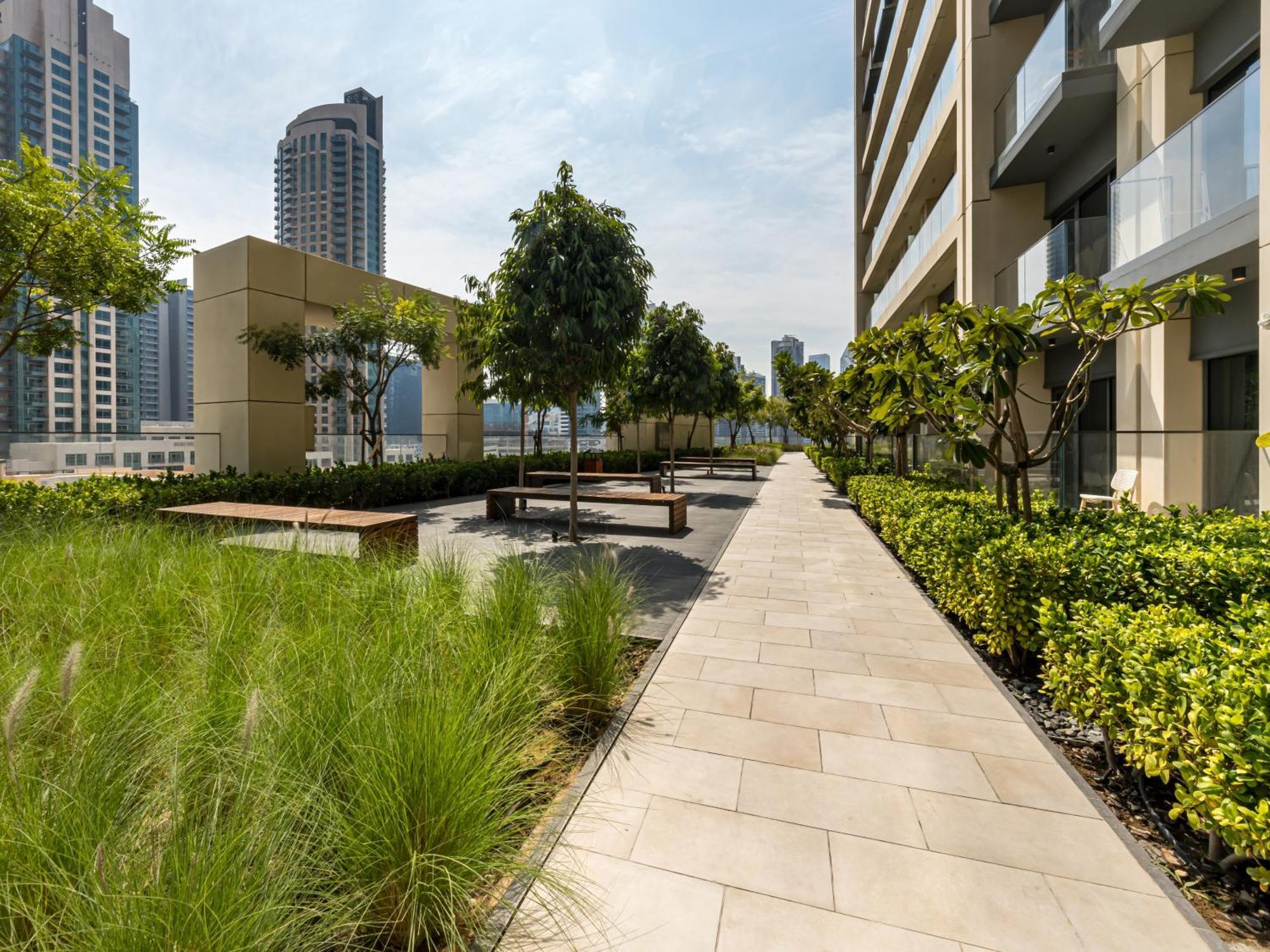 Al-fannan At Burj Royale - Best Downtown City View - Brand New Luxury 1 Bedroom *