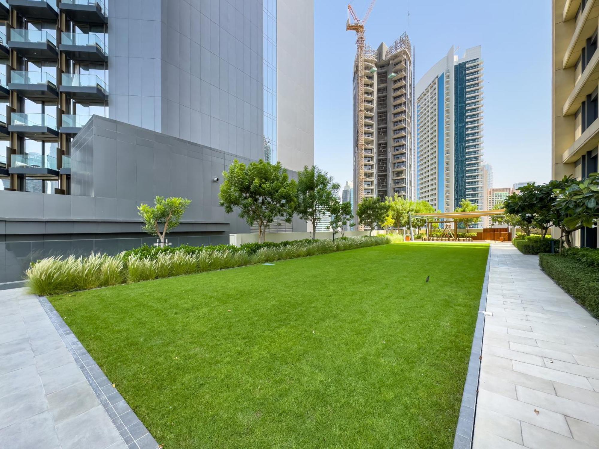 Al-fannan At Burj Royale - Best Downtown City View - Brand New Luxury 1 Bedroom Apartment *