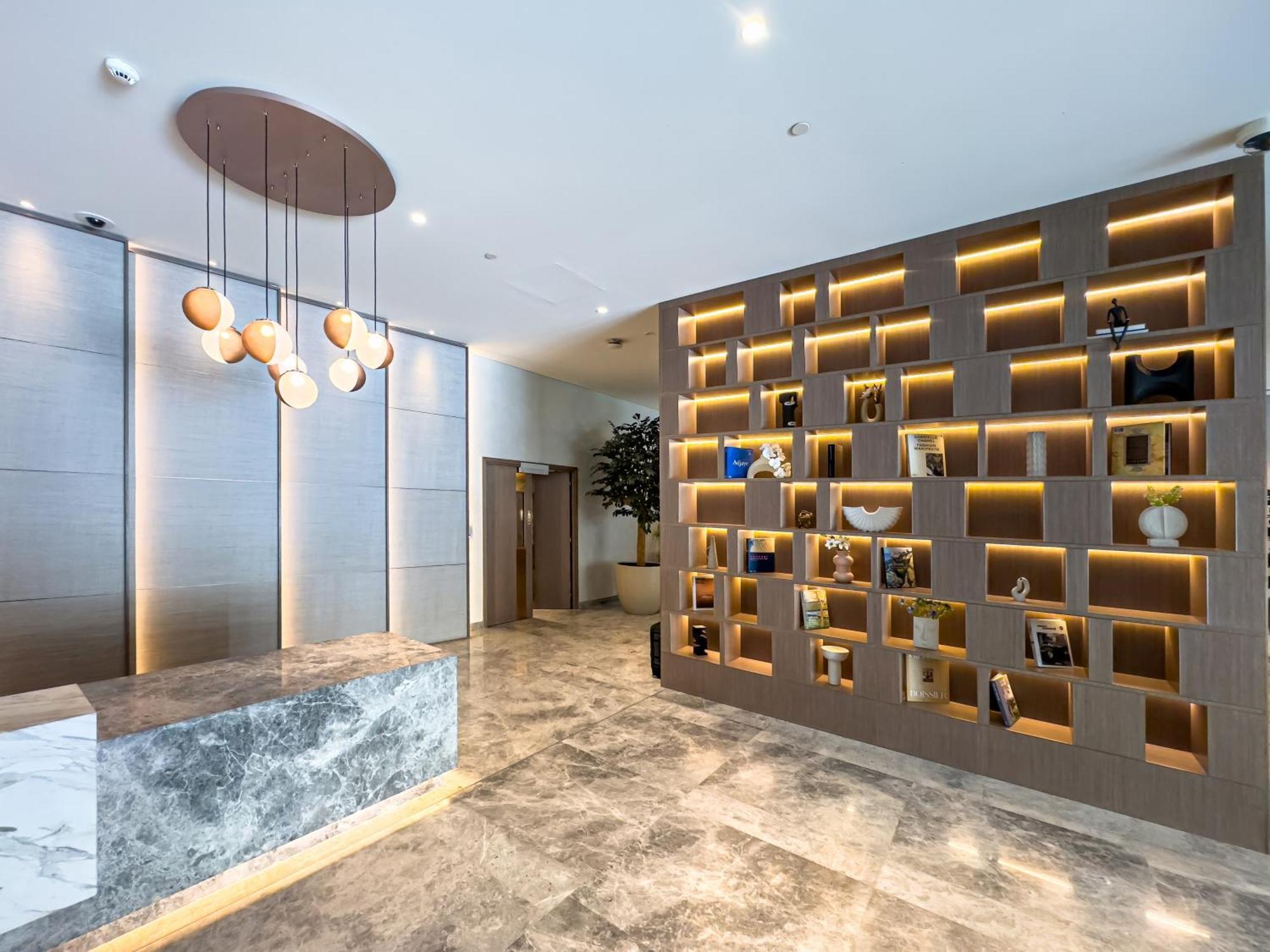 Al-fannan At Burj Royale - Best Downtown City View - Brand New Luxury 1 Bedroom *