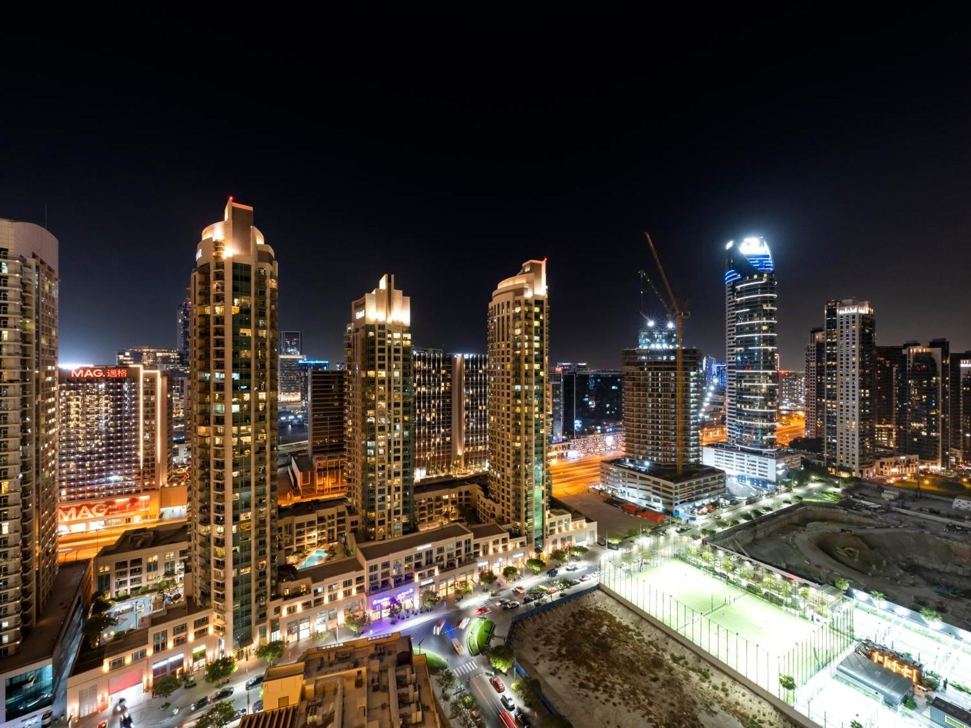 Al-fannan At Burj Royale - Best Downtown City View - Brand New Luxury 1 Bedroom Apartment *