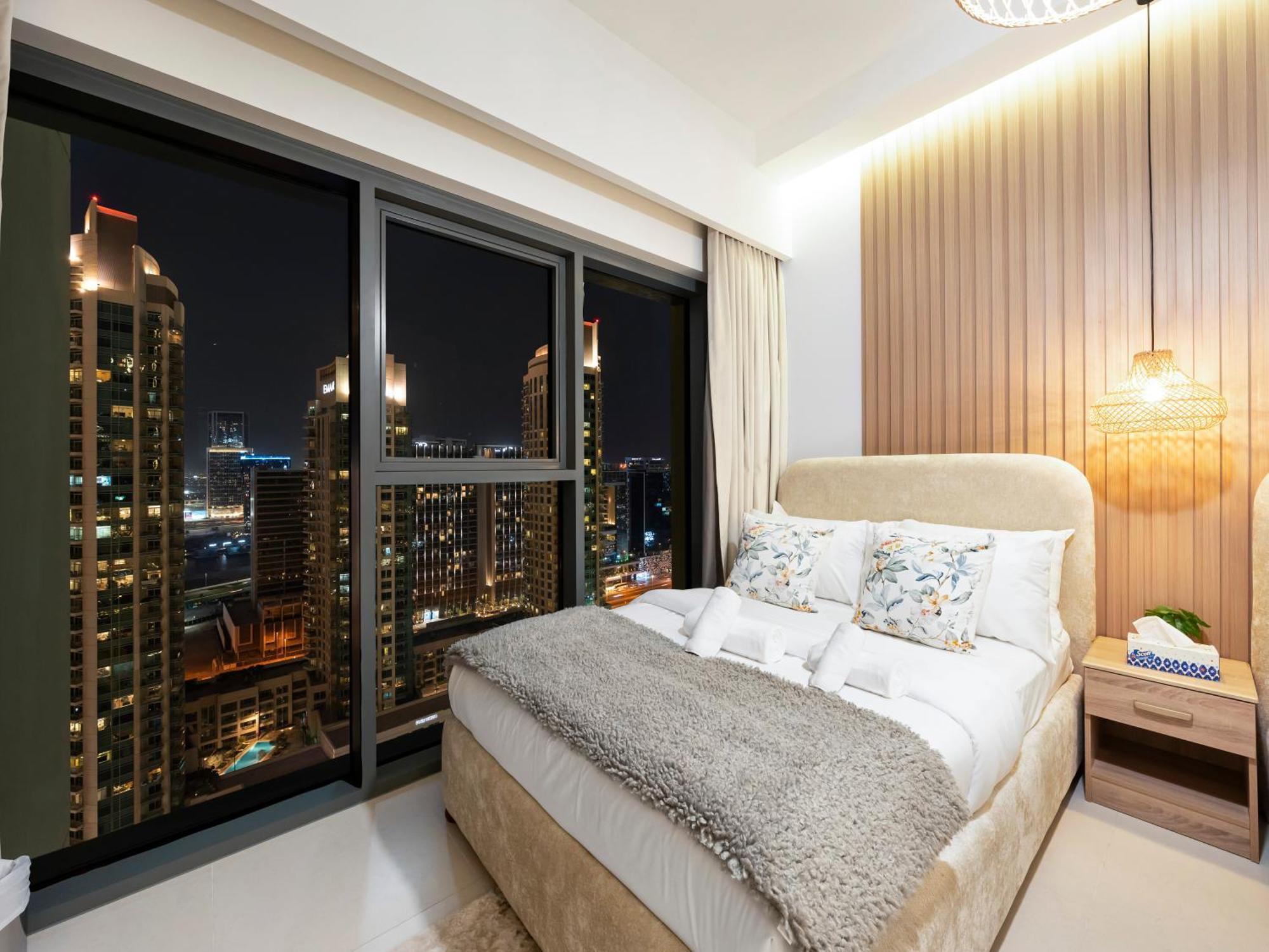 Al-fannan At Burj Royale - Best Downtown City View - Brand New Luxury 1 Bedroom *