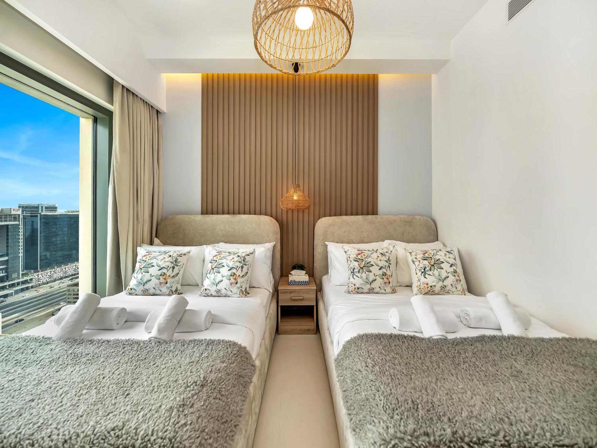 Al-fannan At Burj Royale - Best Downtown City View - Brand New Luxury 1 Bedroom Apartment