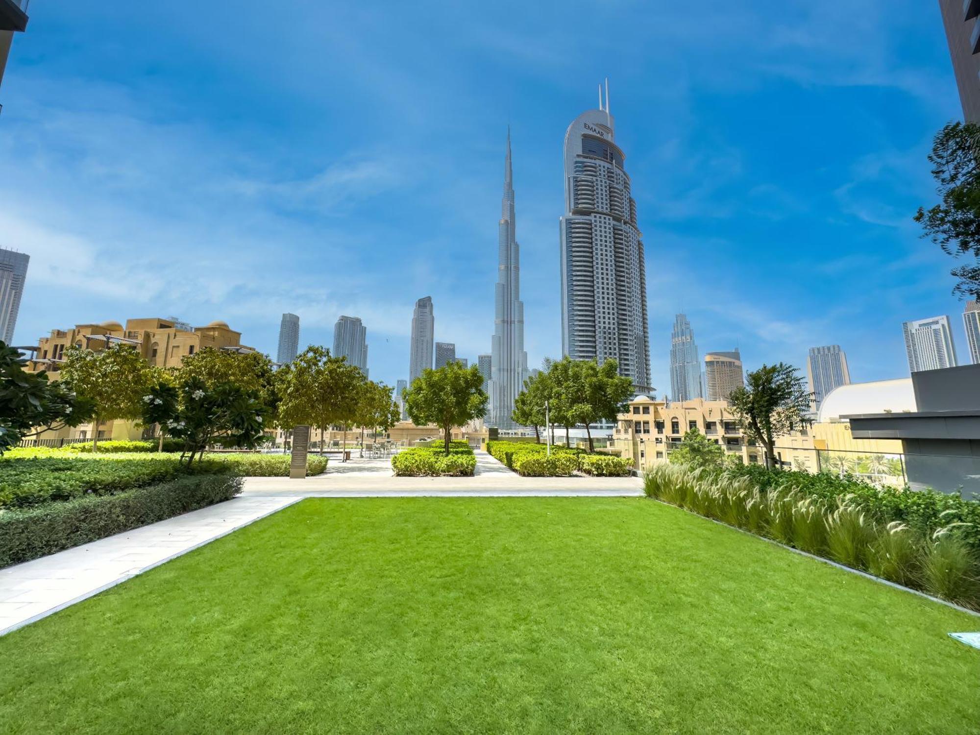 Al-fannan At Burj Royale - Best Downtown City View - Brand New Luxury 1 Bedroom Apartment *