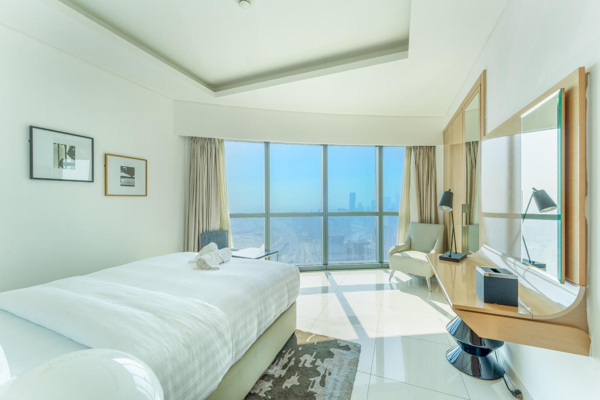 3 Bed In Damac Paramount By Pk Holidays * Dubai