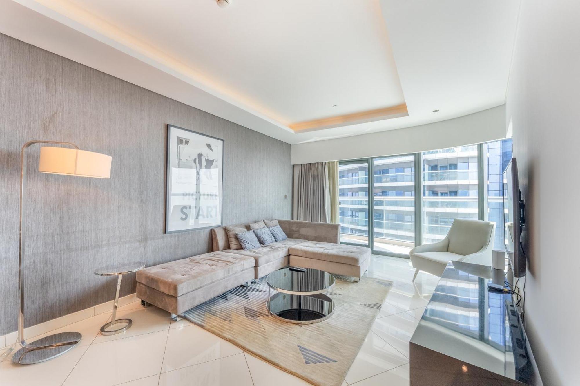 Apartment 3 Bed In Damac Paramount By Pk Holidays