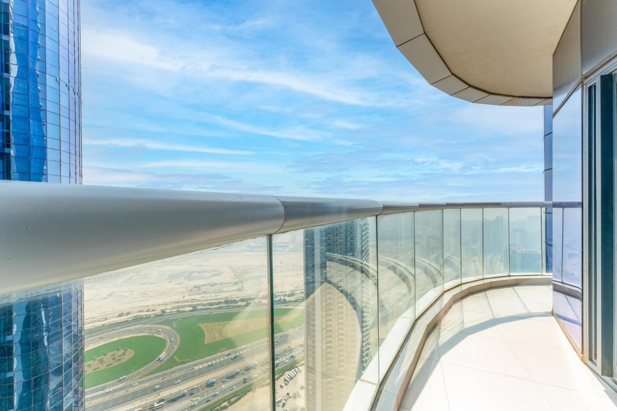 Apartment 3 Bed In Damac Paramount By Pk Holidays