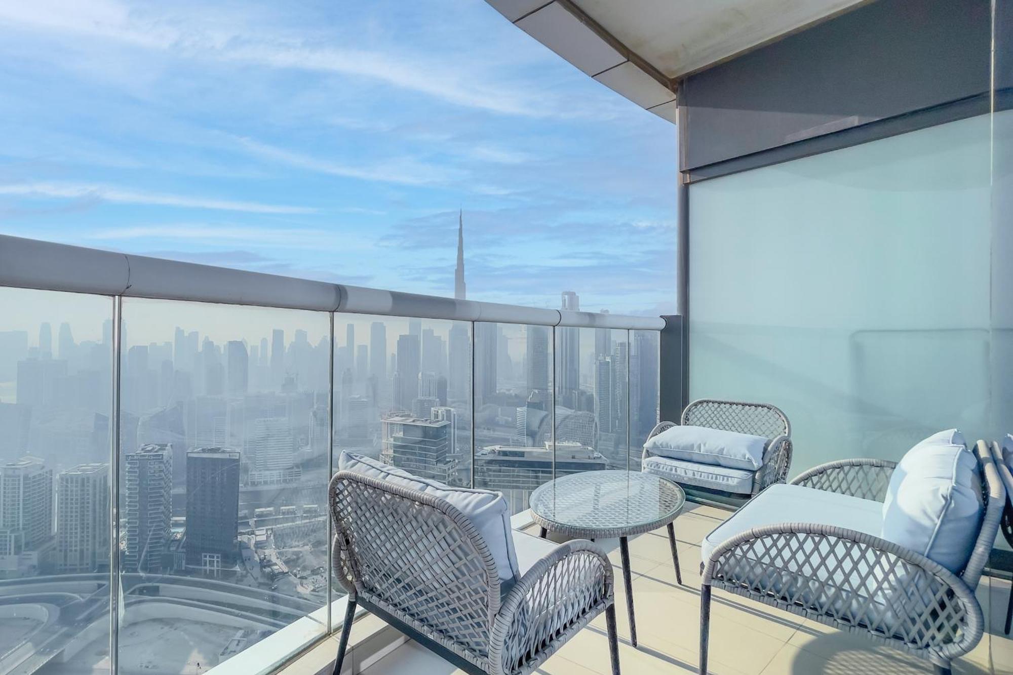 3 Bed In Damac Paramount By Pk Holidays Dubai