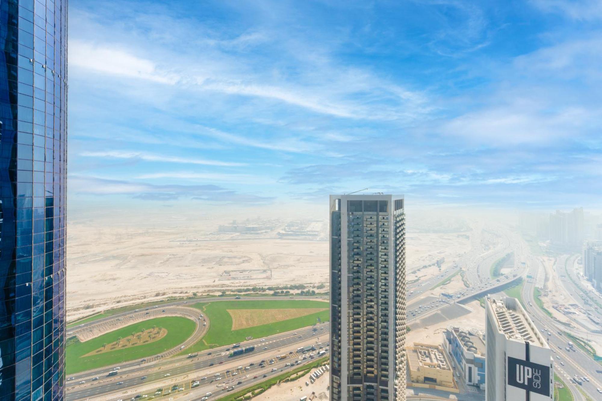 3 Bed In Damac Paramount By Pk Holidays * Dubai