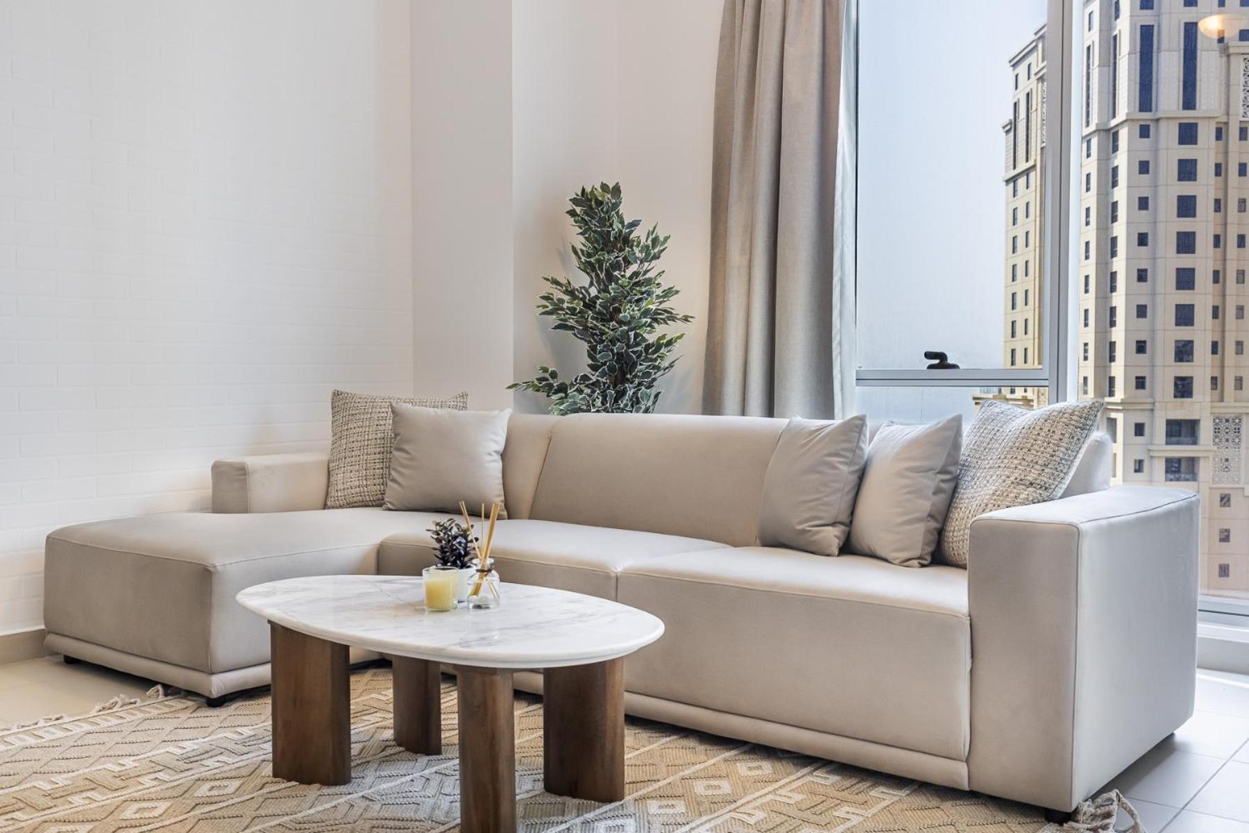 Spacious Modern In Marina *