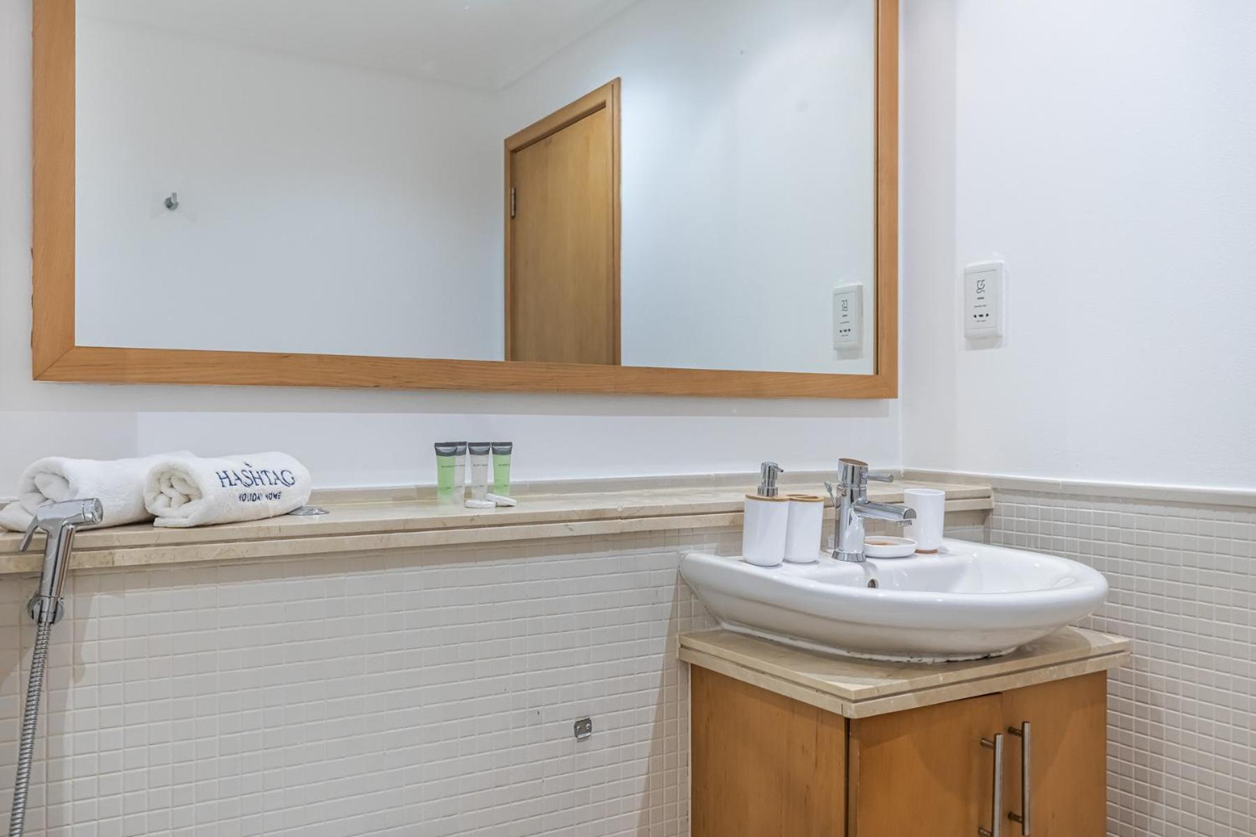 Spacious Modern In Marina Apartment *