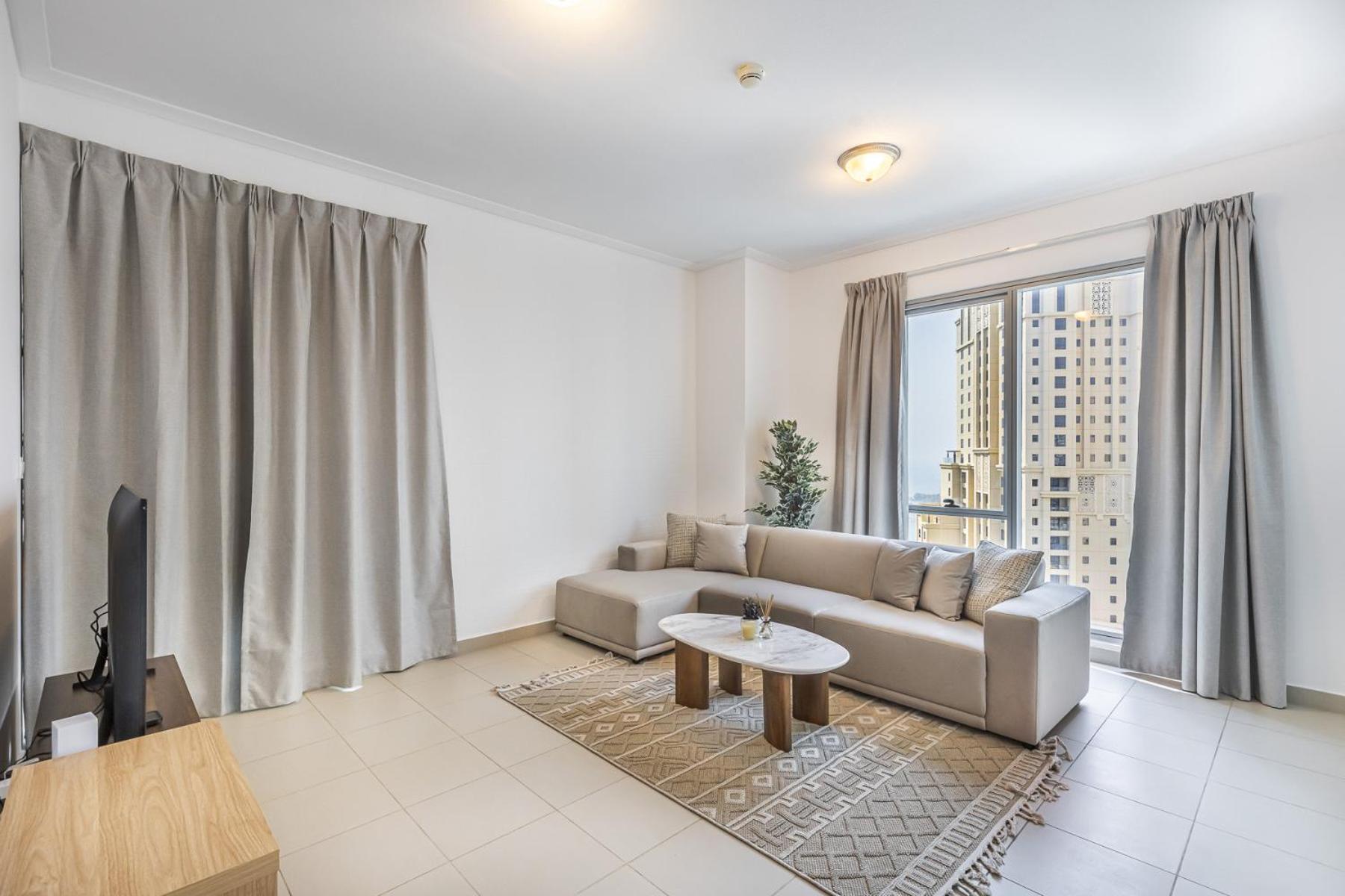 Spacious Modern In Marina * Dubai