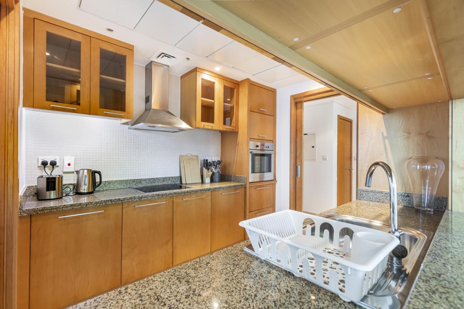 Spacious Modern In Marina Apartment