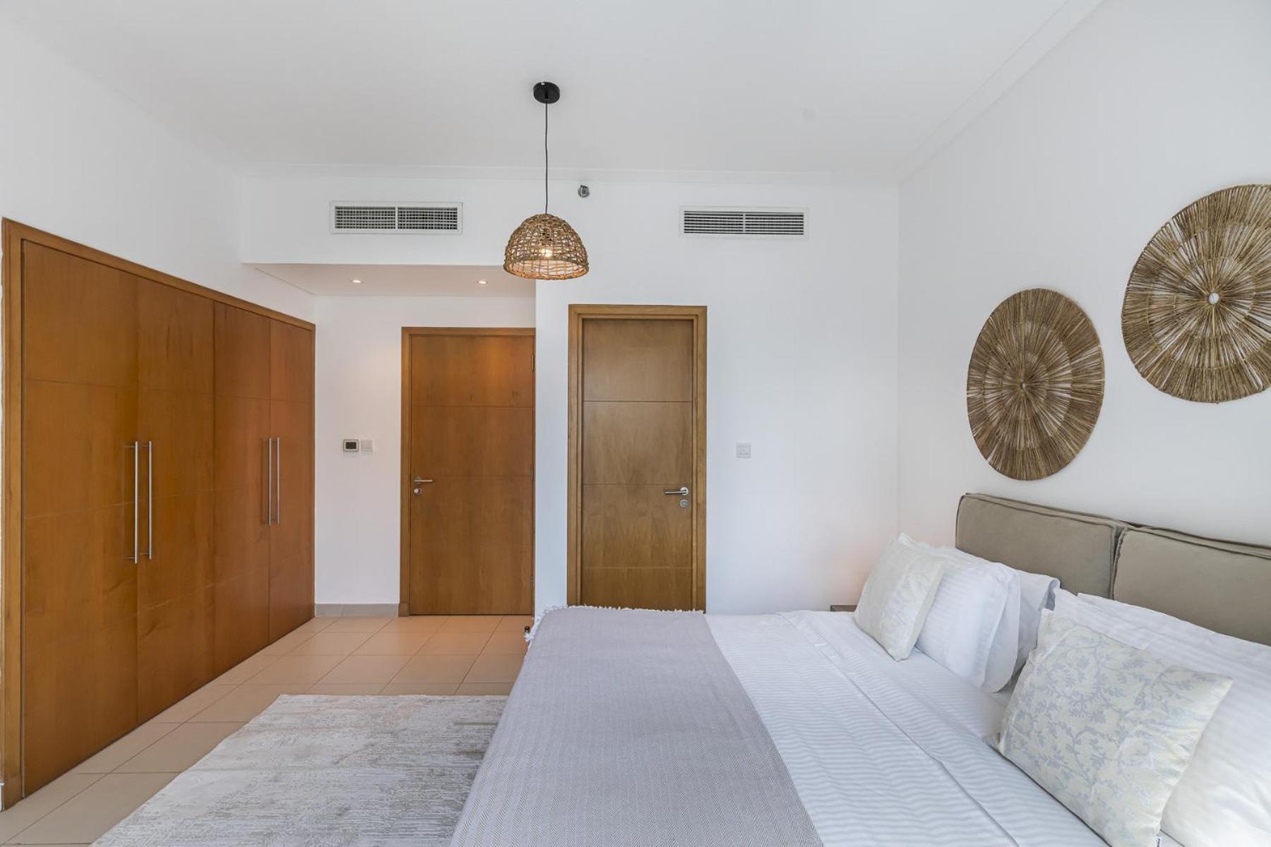 Spacious Modern In Marina *
